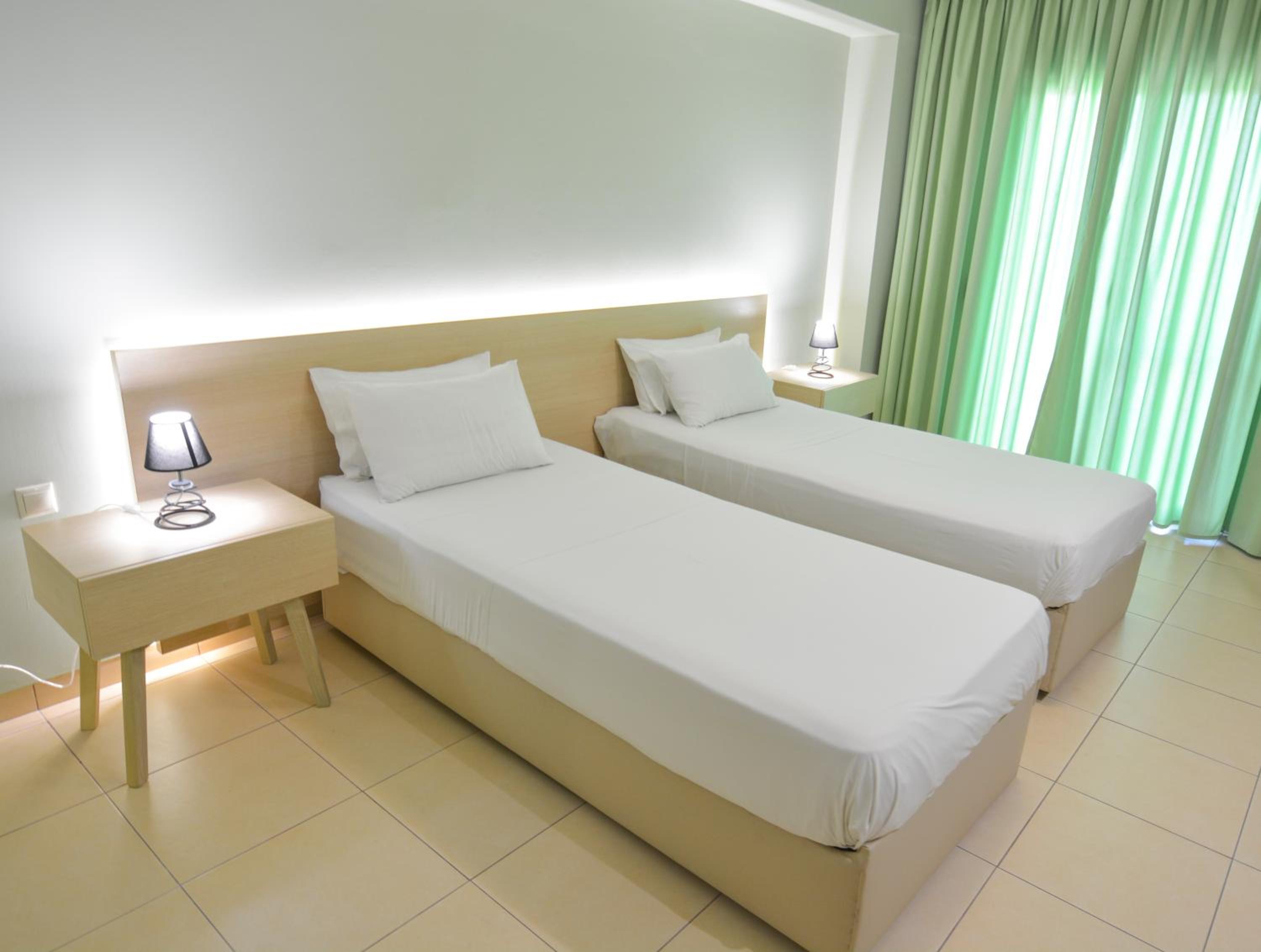 Standard Twin Room - Photo 7