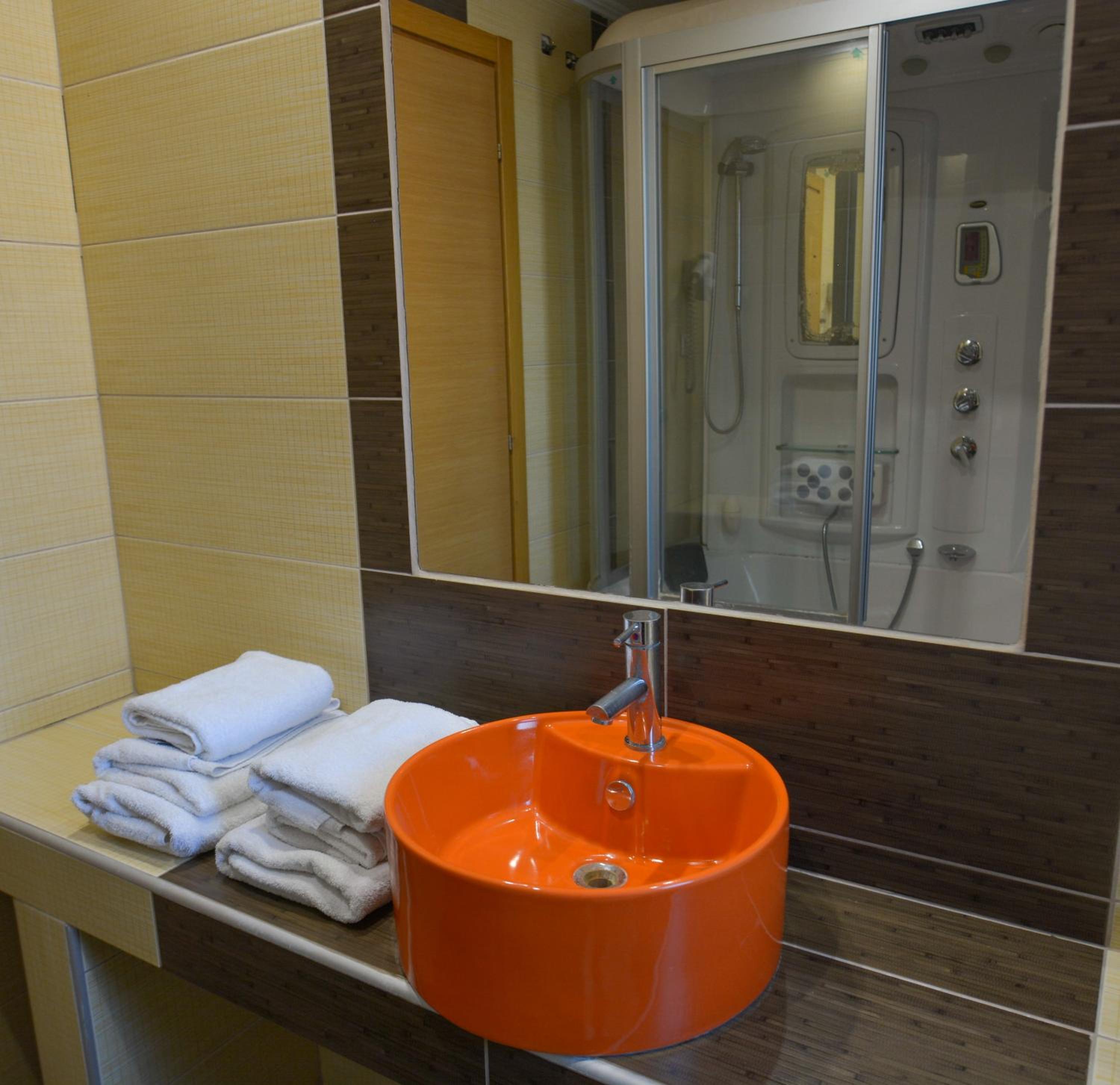Suite - Photo 3