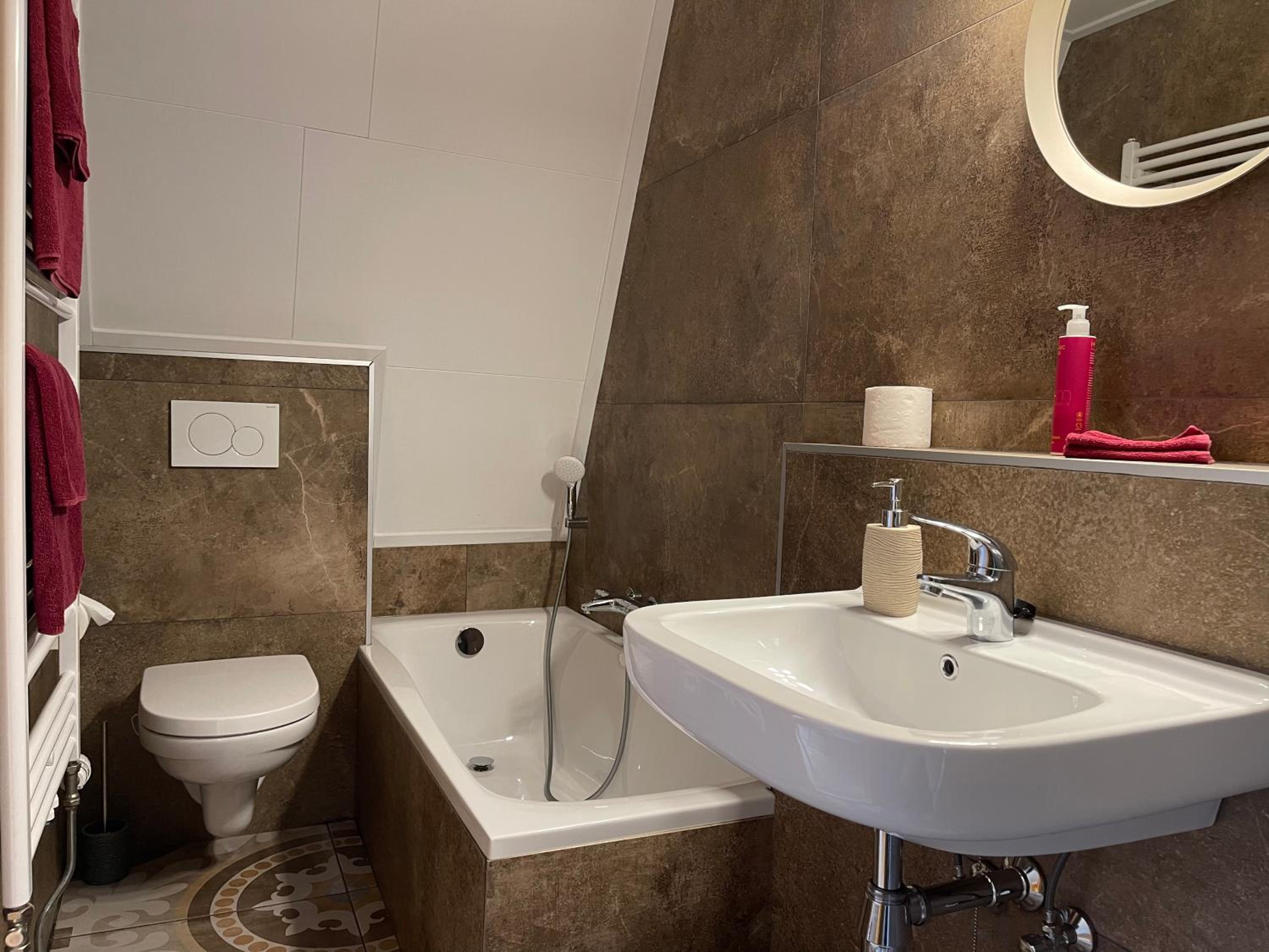 Deluxe King Room photo 3