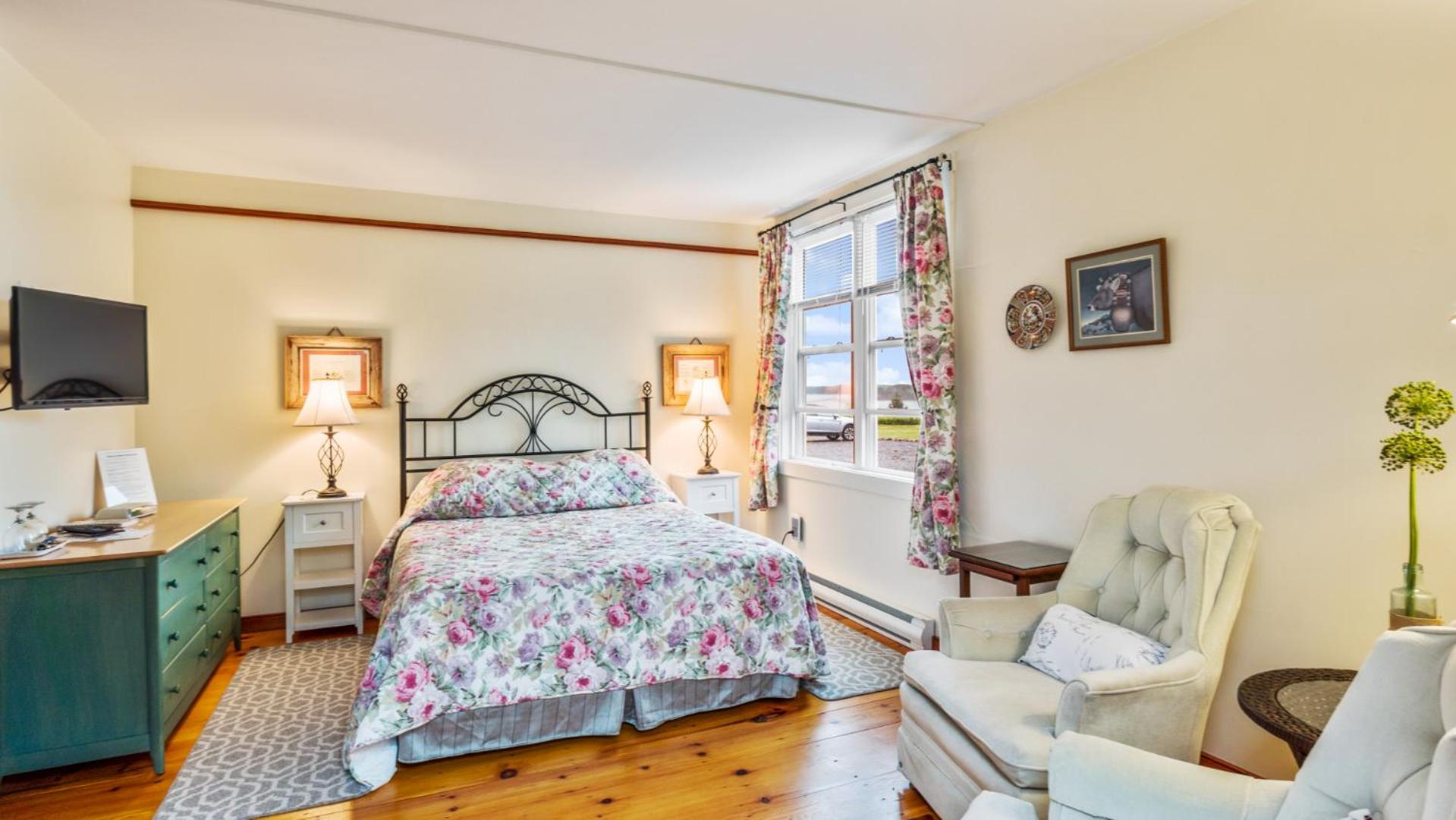 King Room with Garden View photo 2