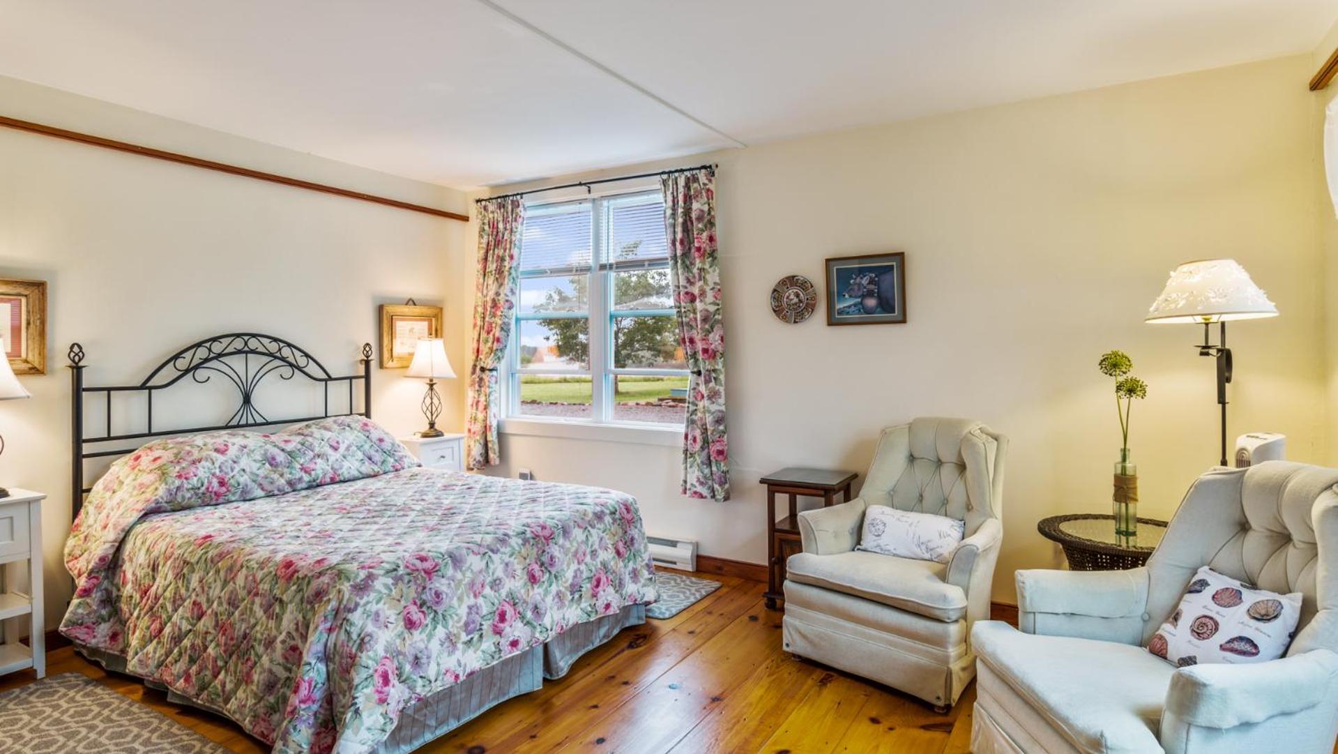 King Room with Garden View photo 3