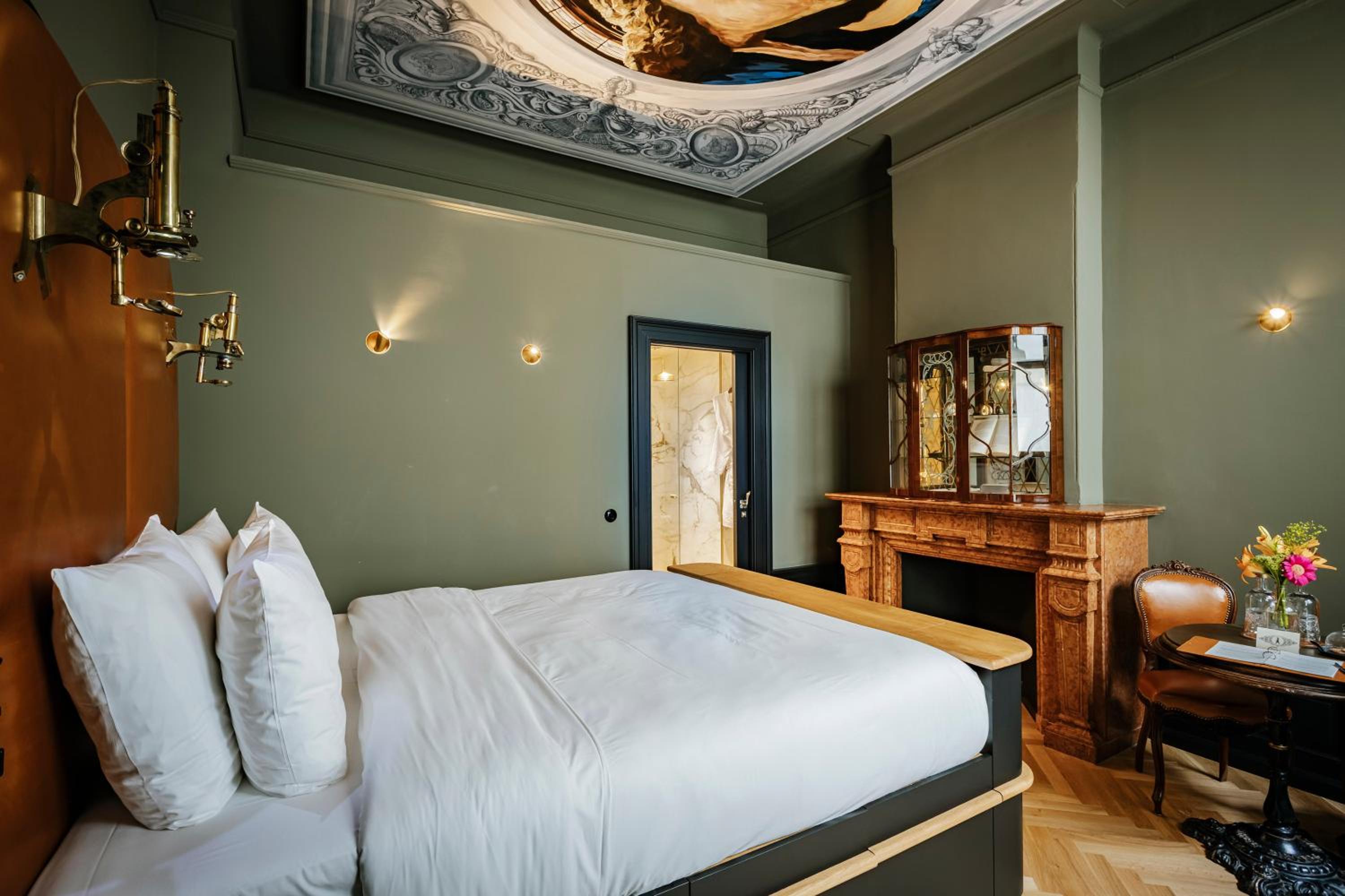 Deluxe Double Room (Antonie van Leeuwenhoek)