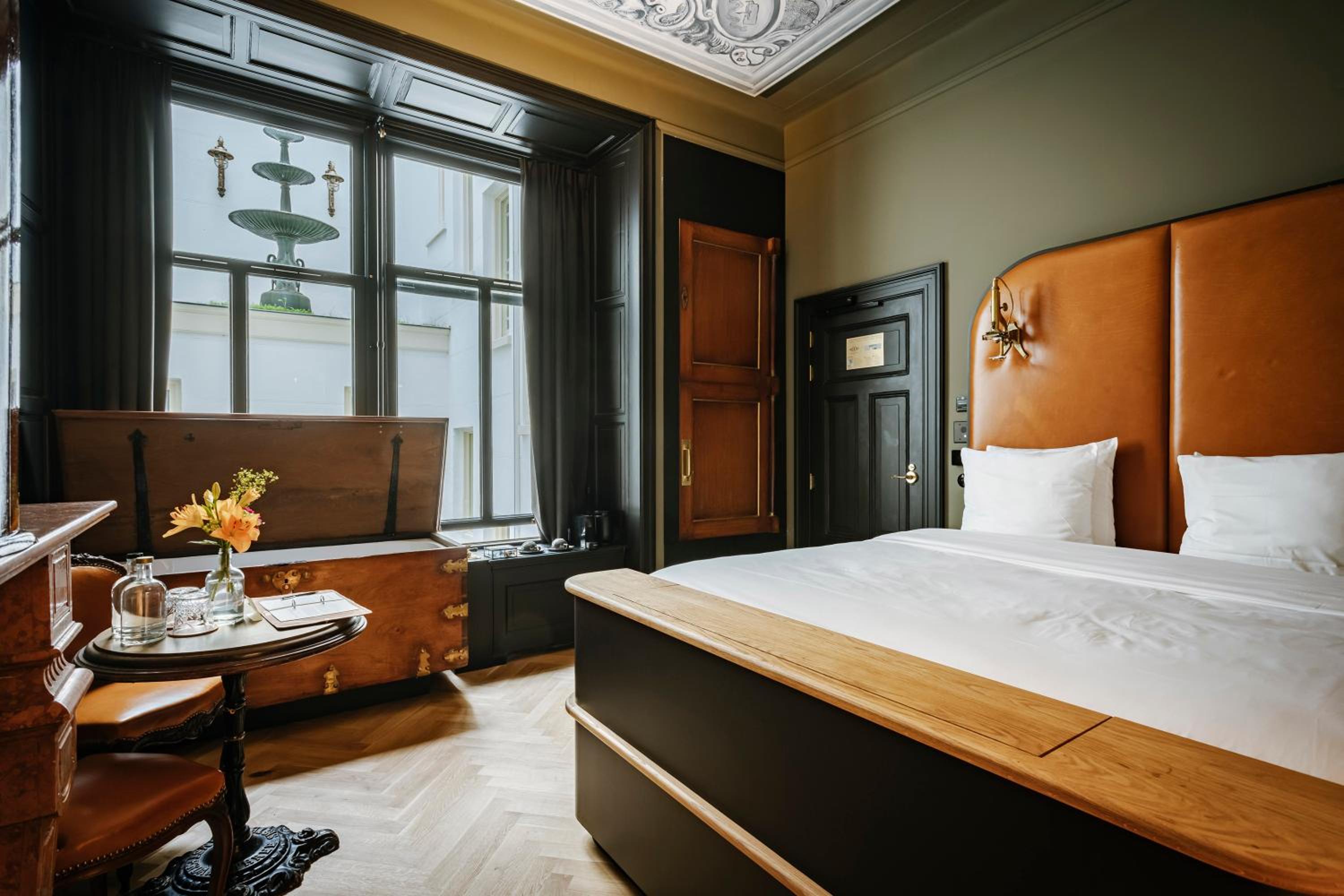 Deluxe Double Room (Antonie van Leeuwenhoek)