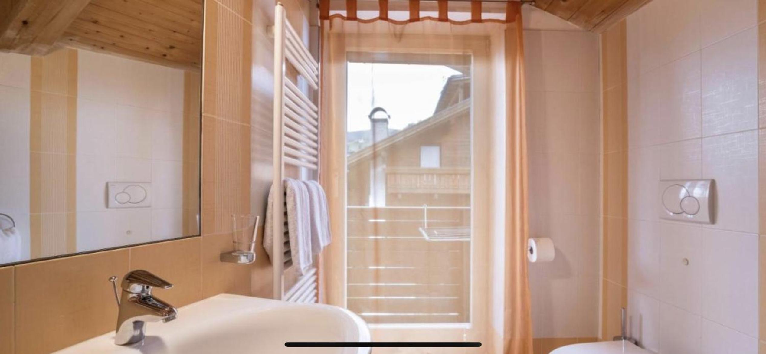 Two-Bedroom Apartment with Garden View - Photo 4