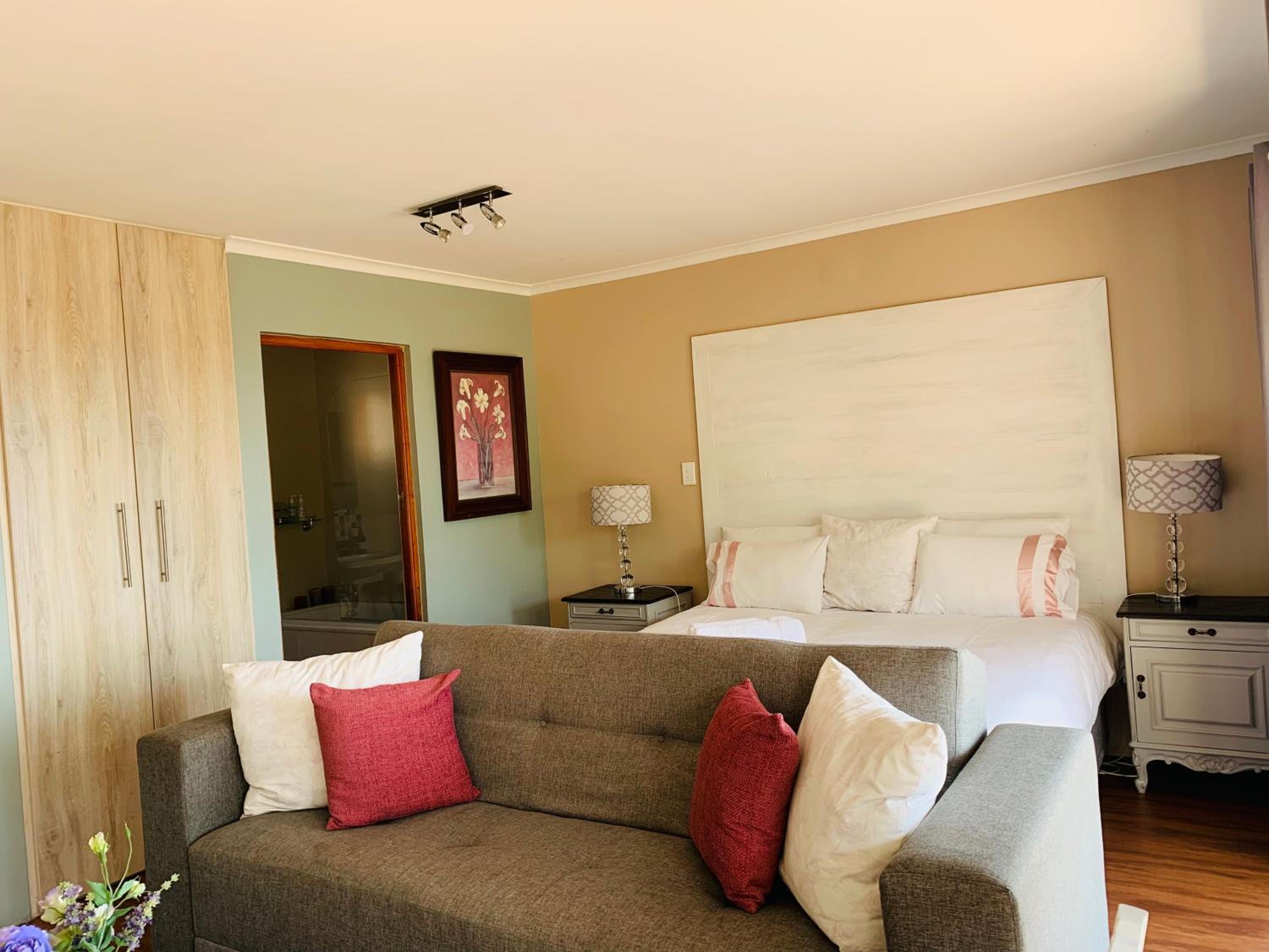 Deluxe Family Suite - Photo 1