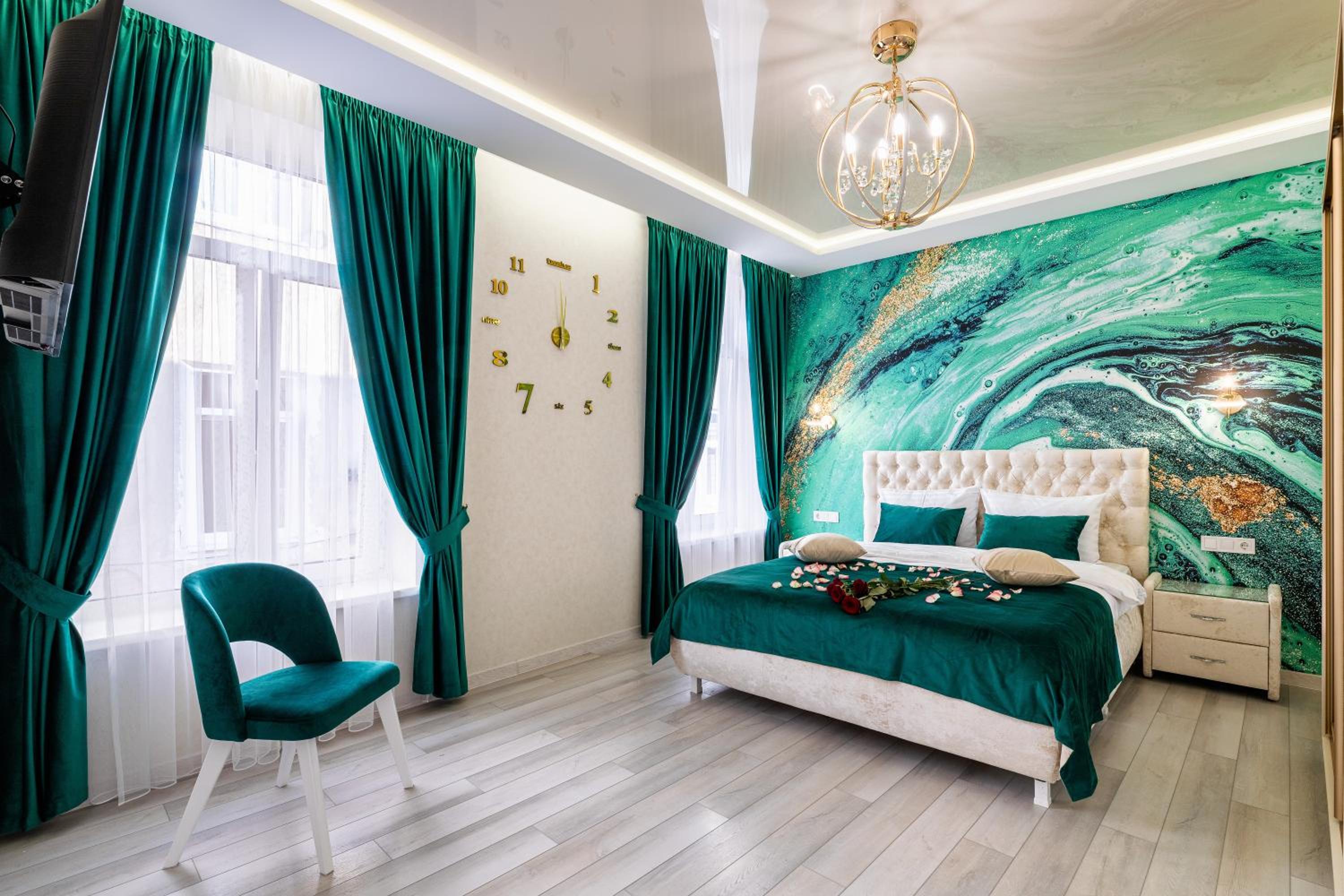 Two-Bedroom Apartment on Rynok square 12, second floor Cherry