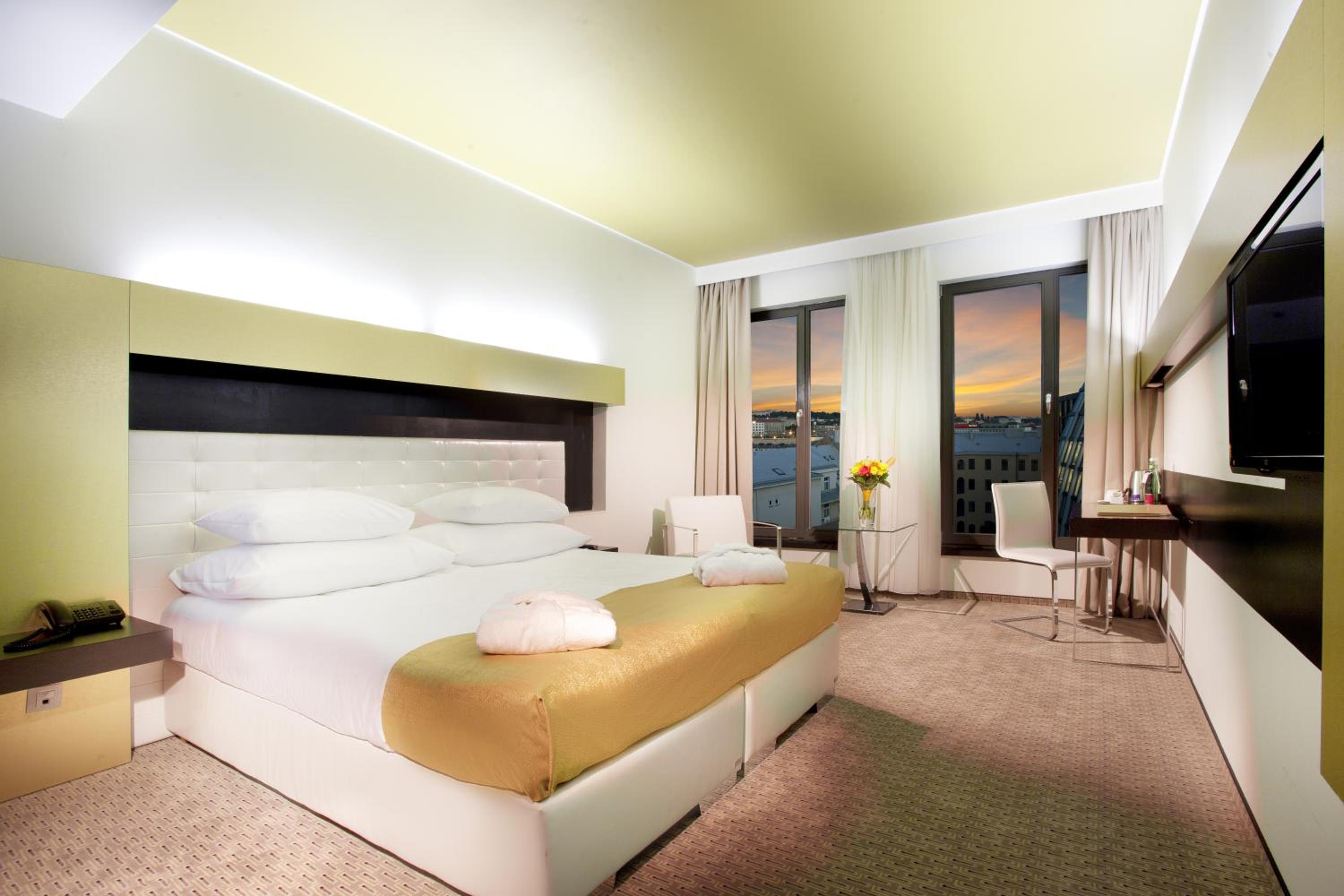 Classic Double or Twin Room - Photo 7