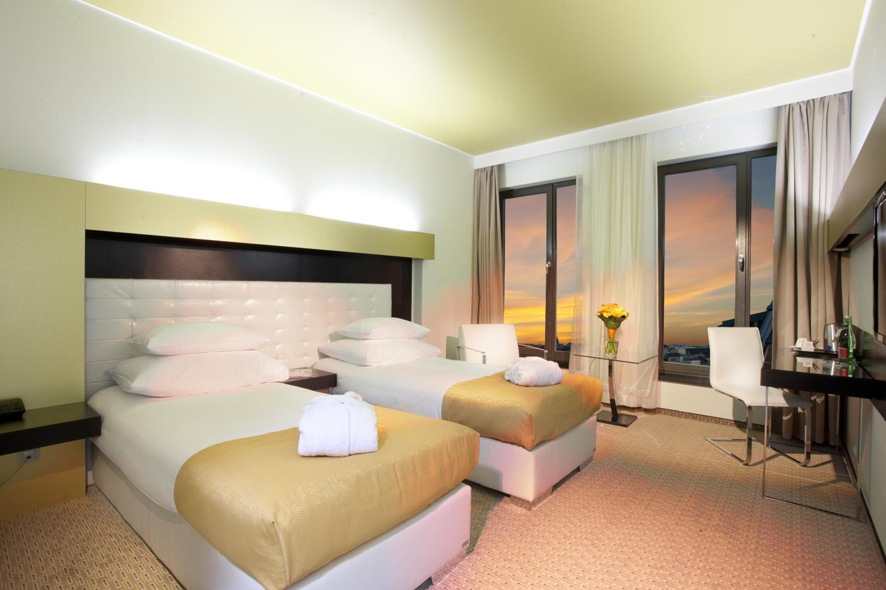 Classic Double or Twin Room - Photo 6