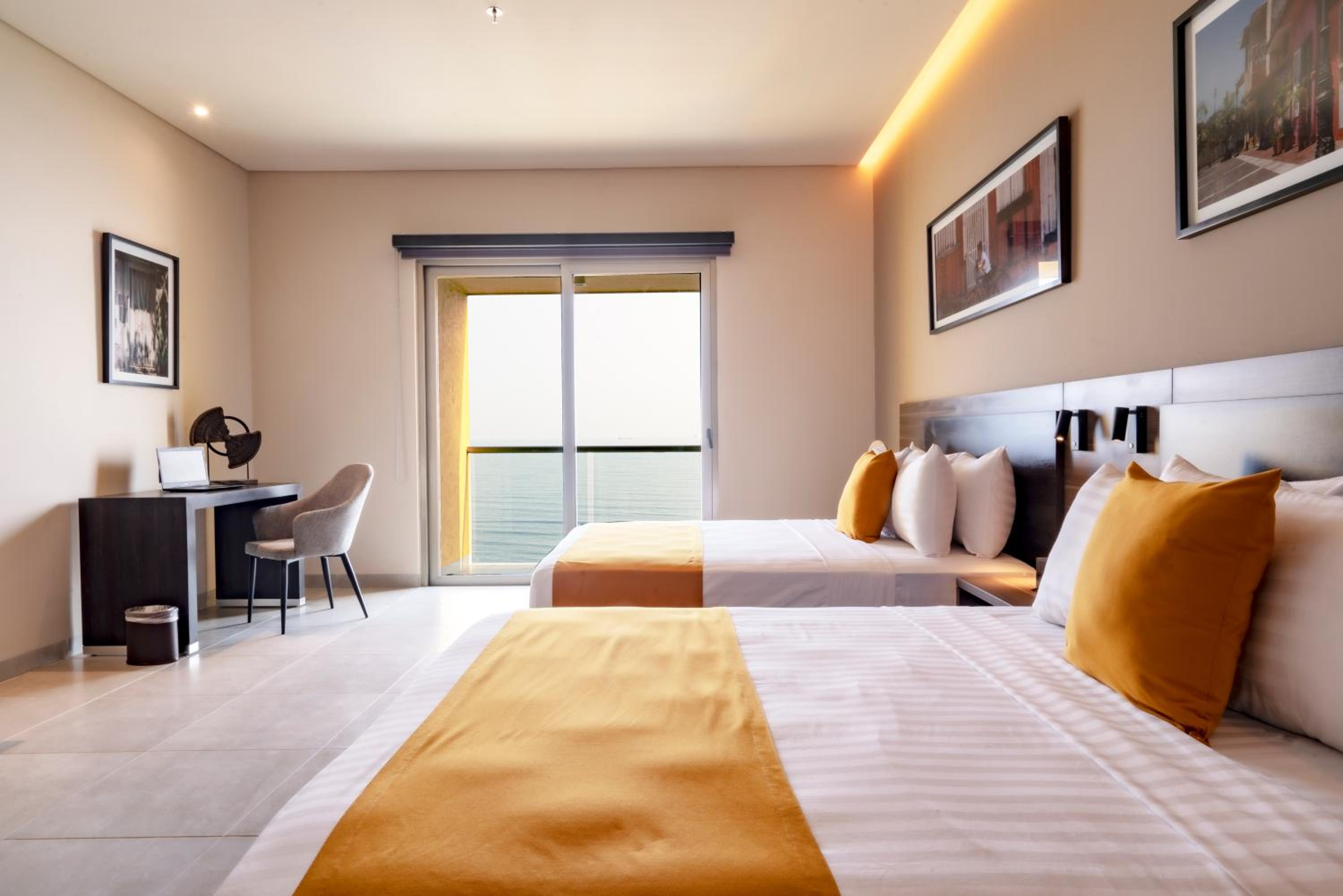 Queen Room with Two Queen Beds and Ocean View - Photo 4