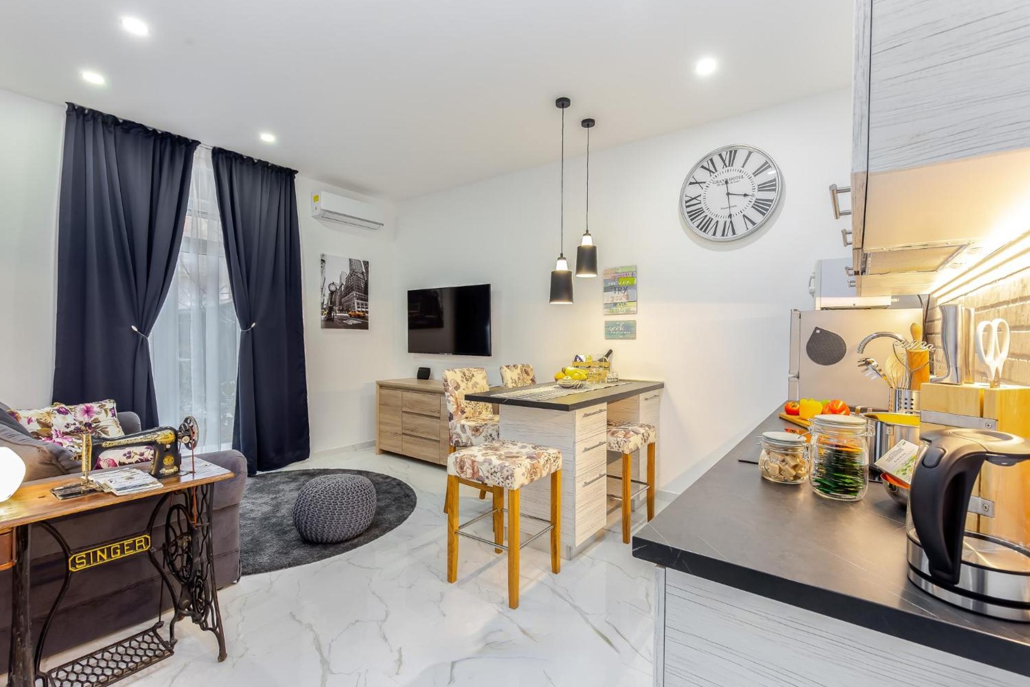 One-Bedroom Apartment