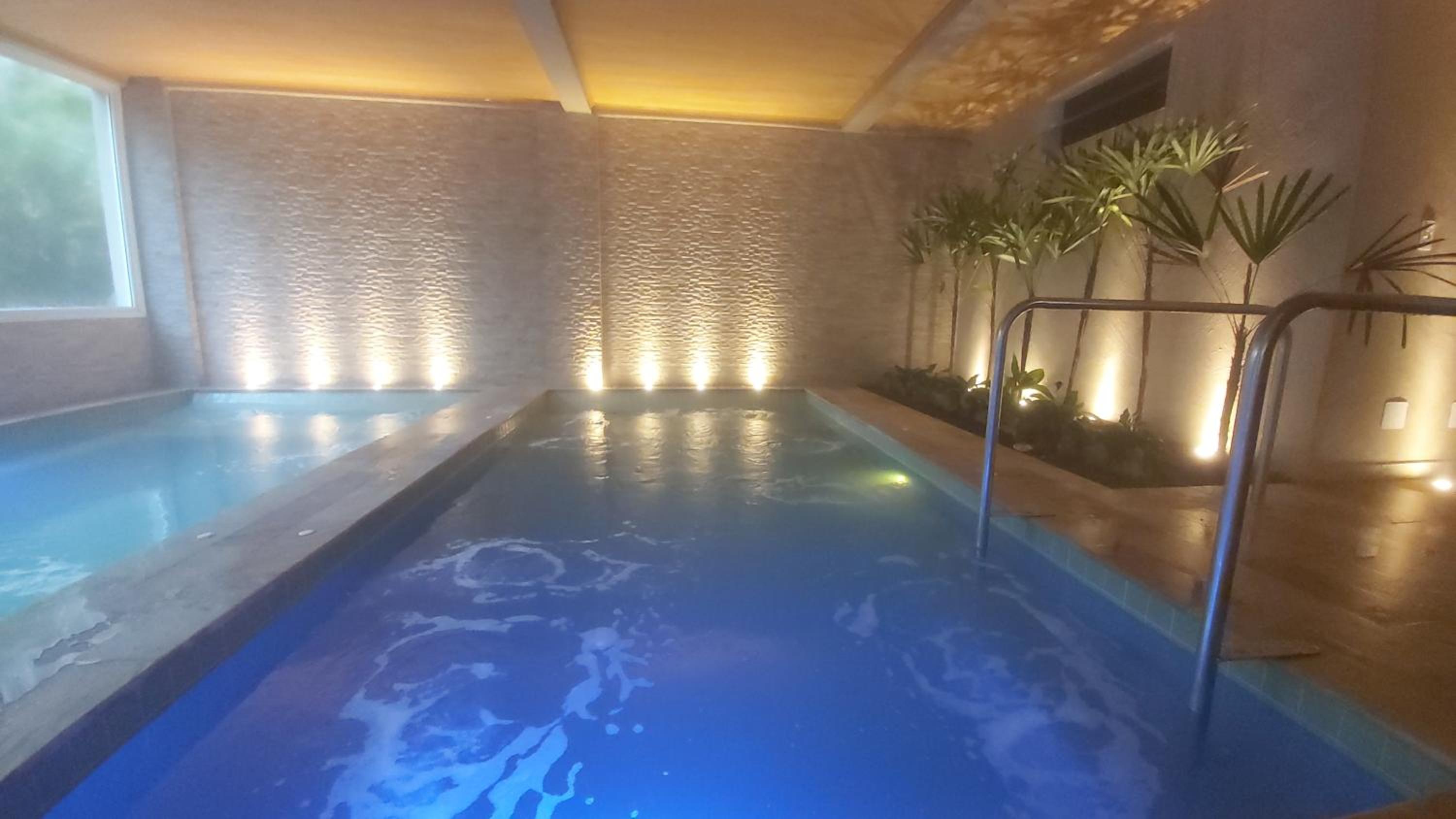 Two-Bedroom Apartment with Pool View - Photo 2