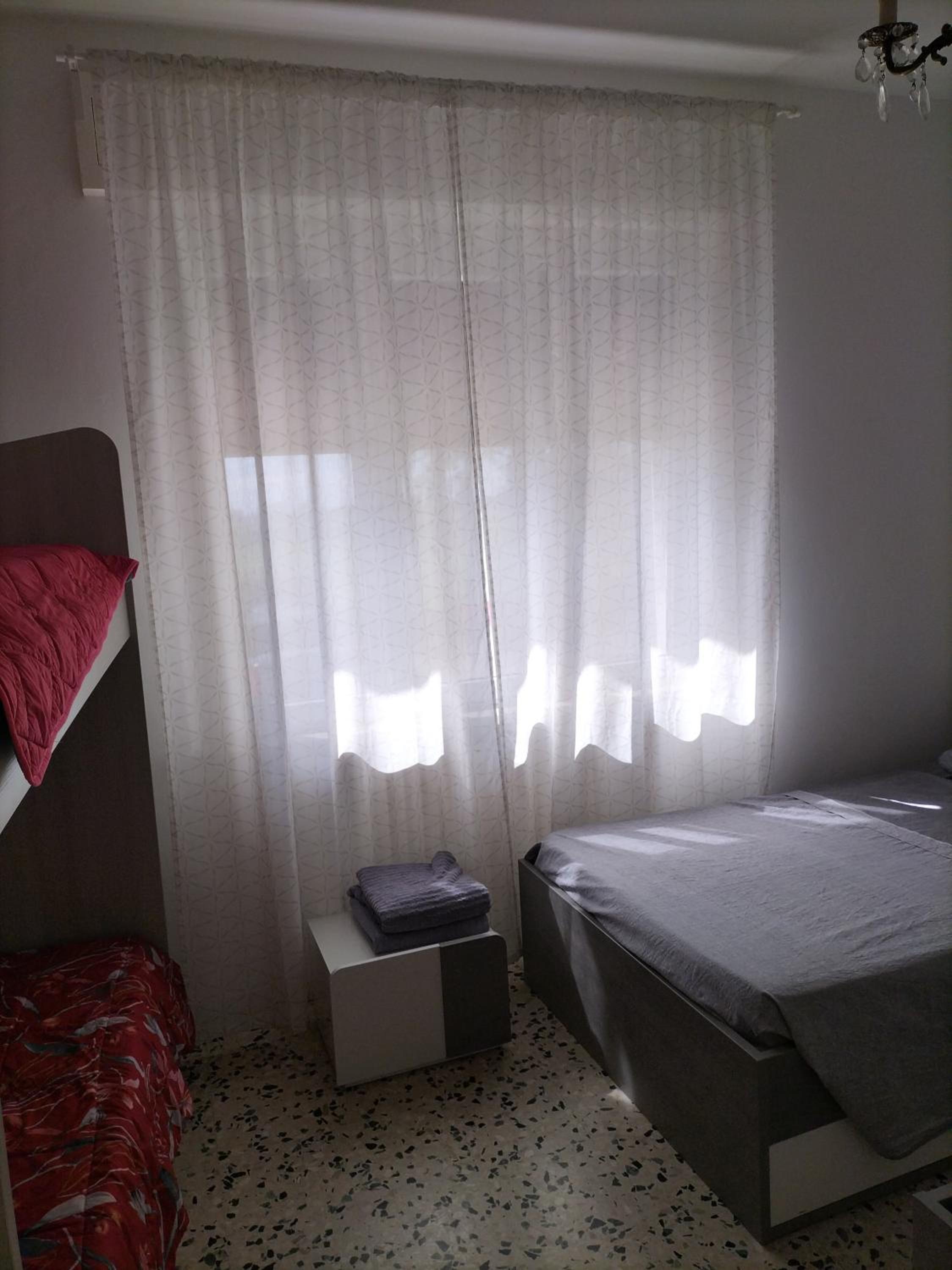 Quadruple Room with Private Bathroom - Photo 19