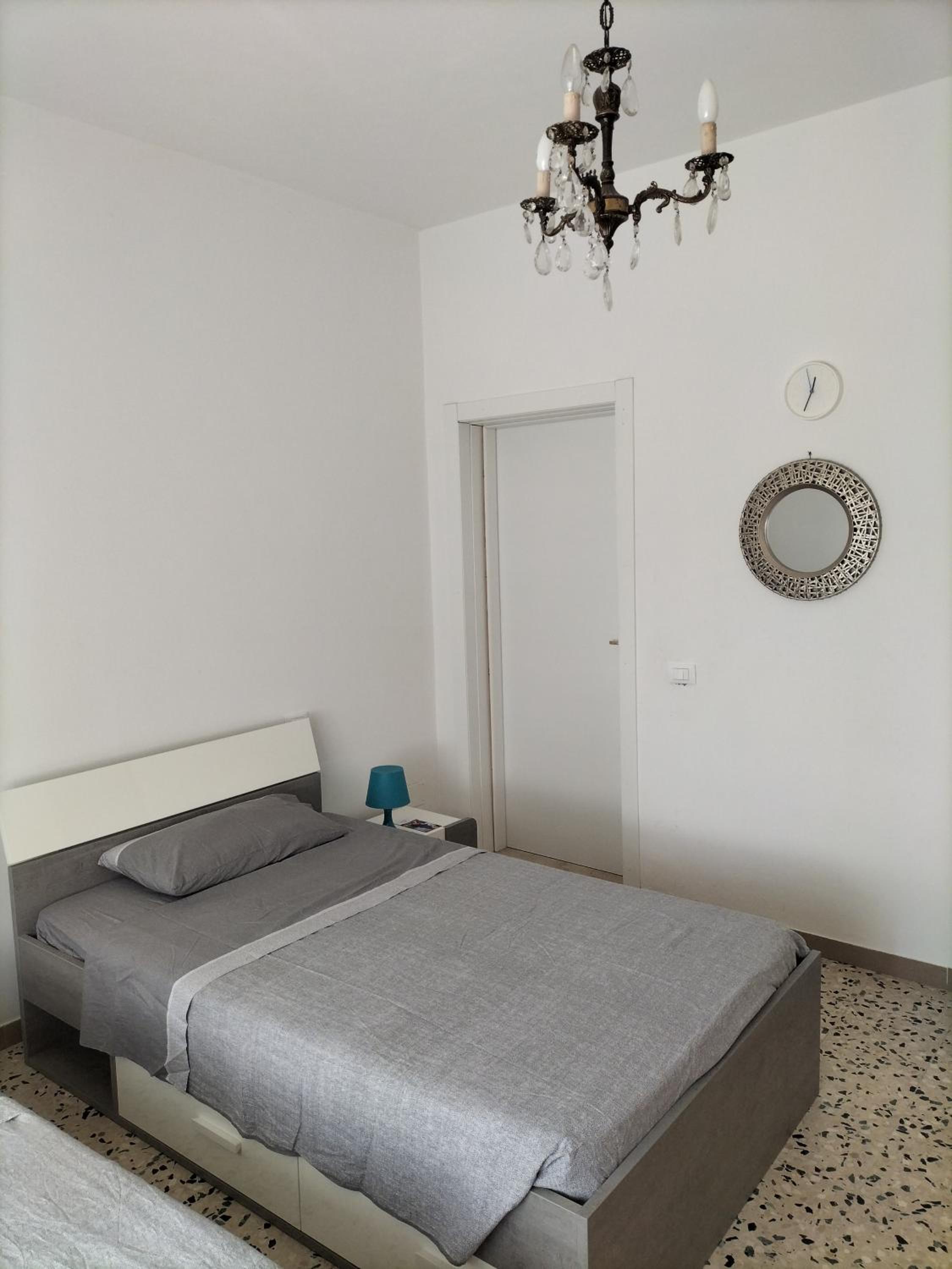 Quadruple Room with Private Bathroom - Photo 15