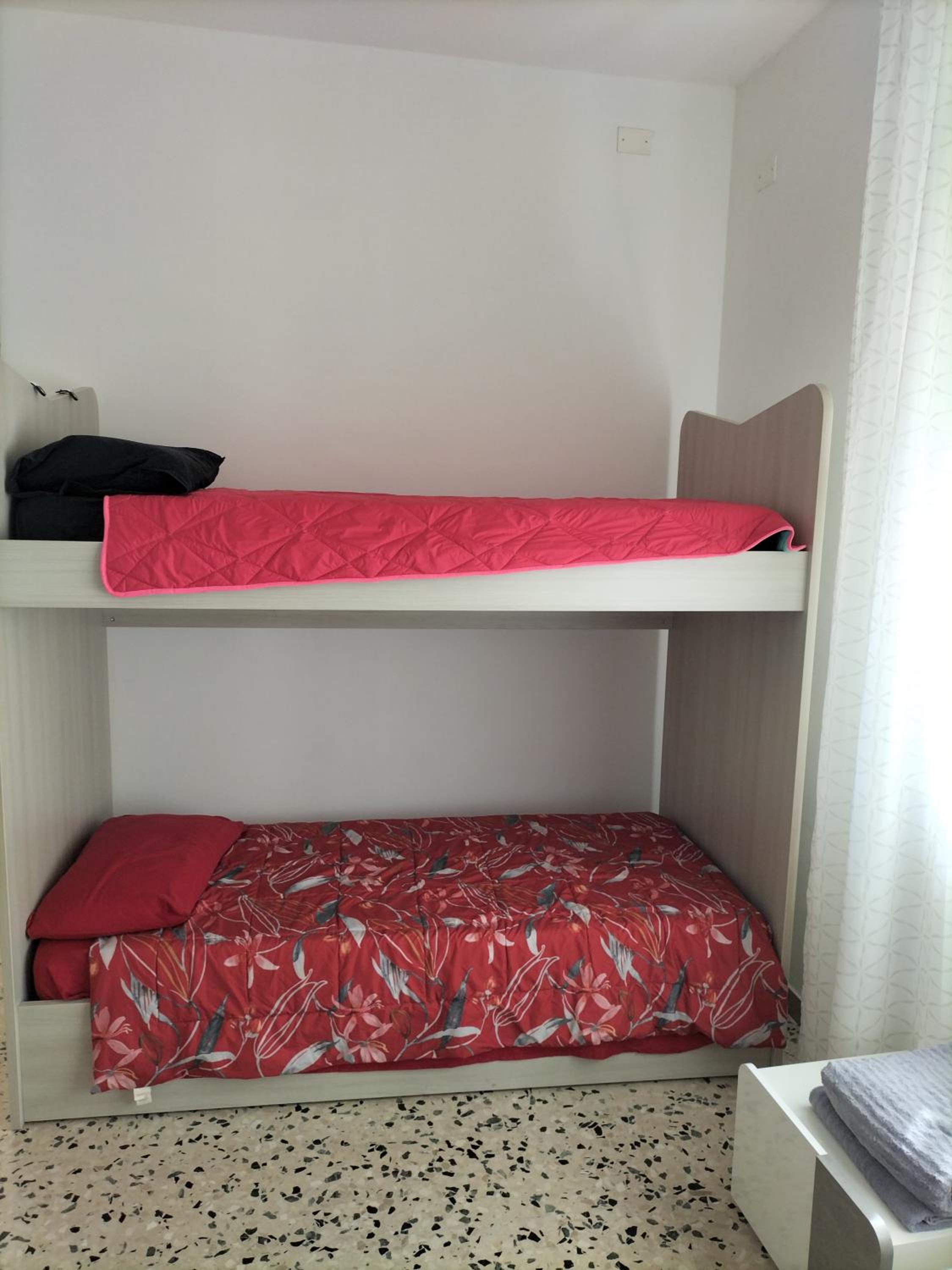 Quadruple Room with Private Bathroom - Photo 14