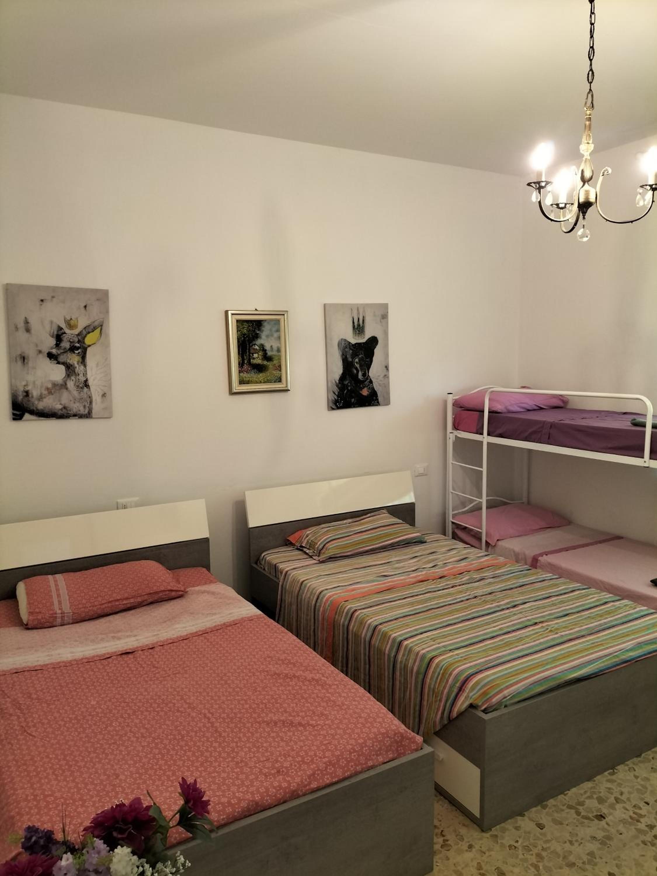 Quadruple Room with Private Bathroom - Photo 13
