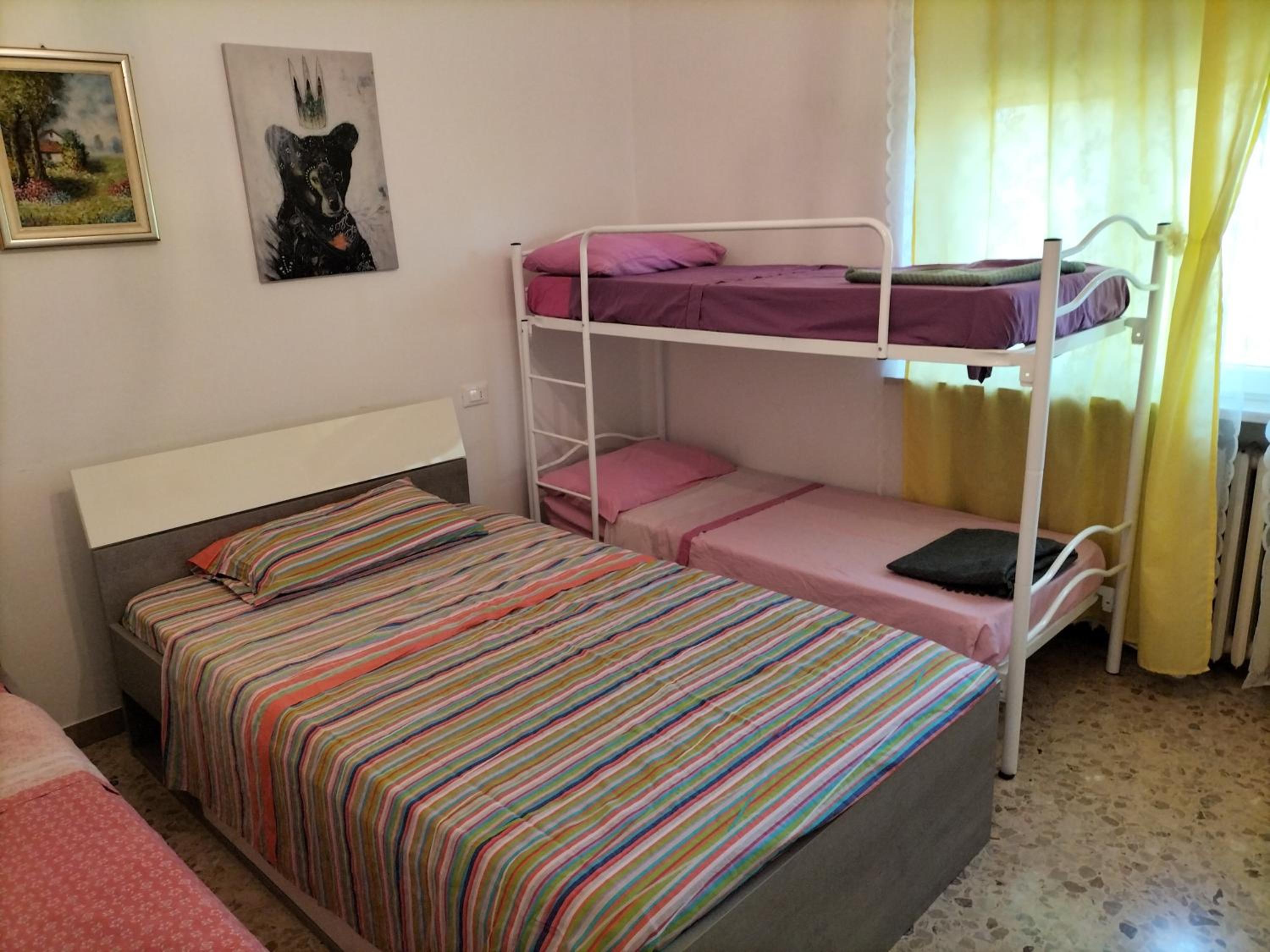 Quadruple Room with Private Bathroom - Photo 10