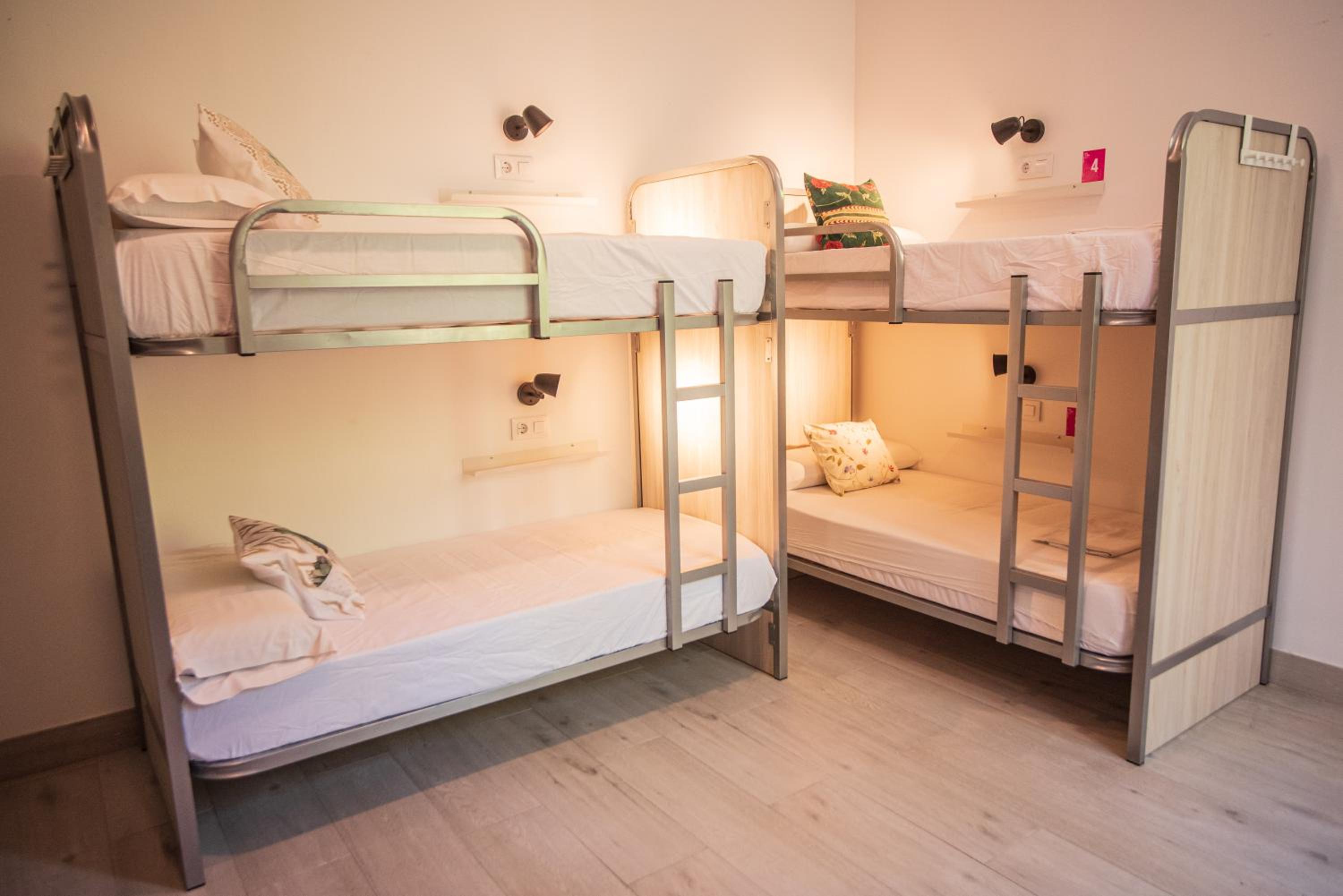 Cama en Habitación Compartida Mixta de 6 Camas