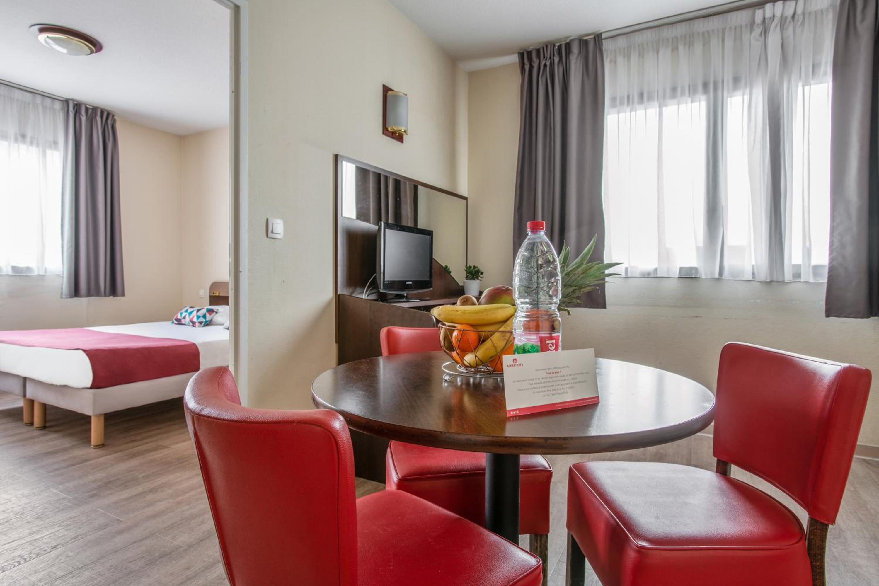 Apartment - Photo 2