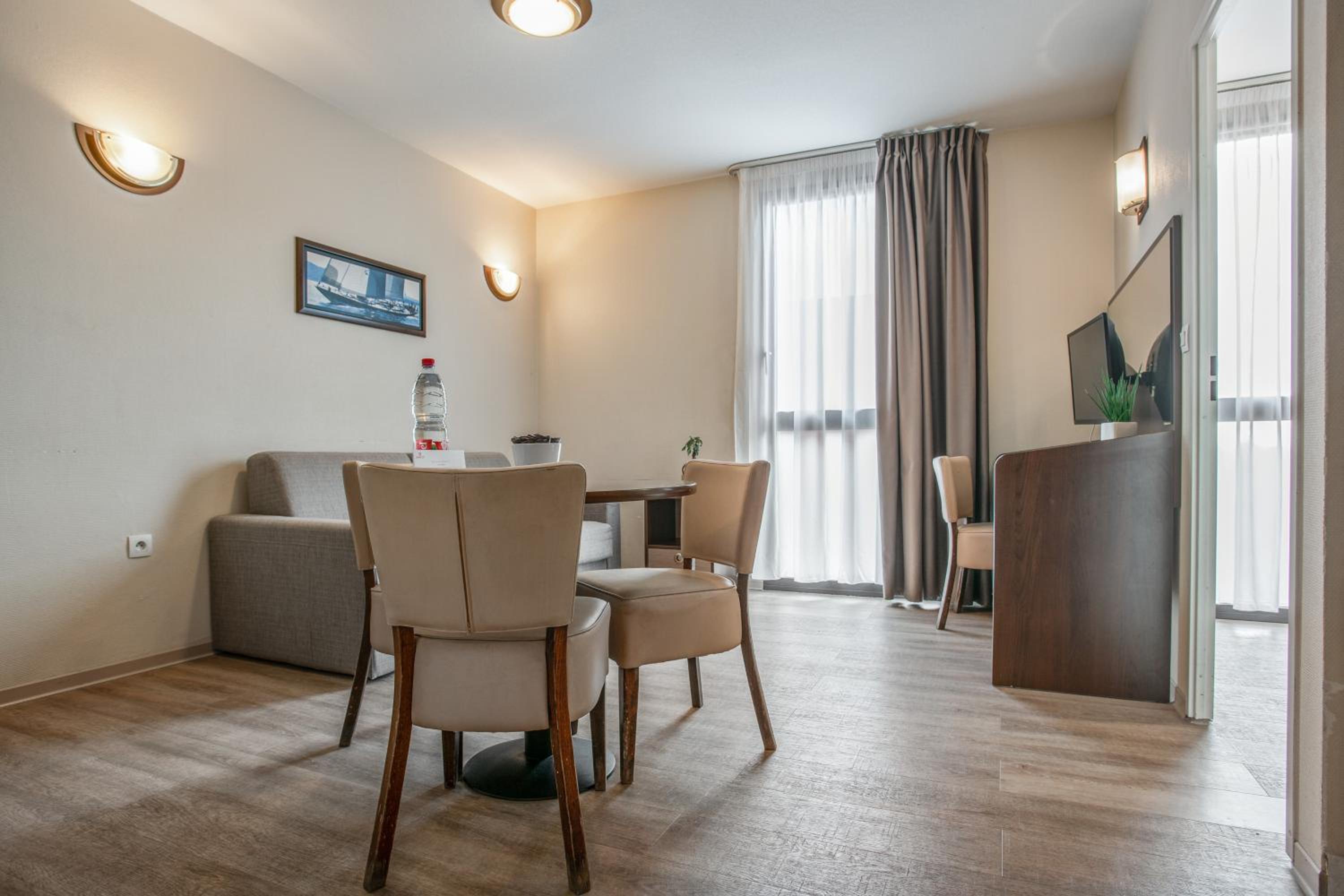 Superior Apartment - Photo 2