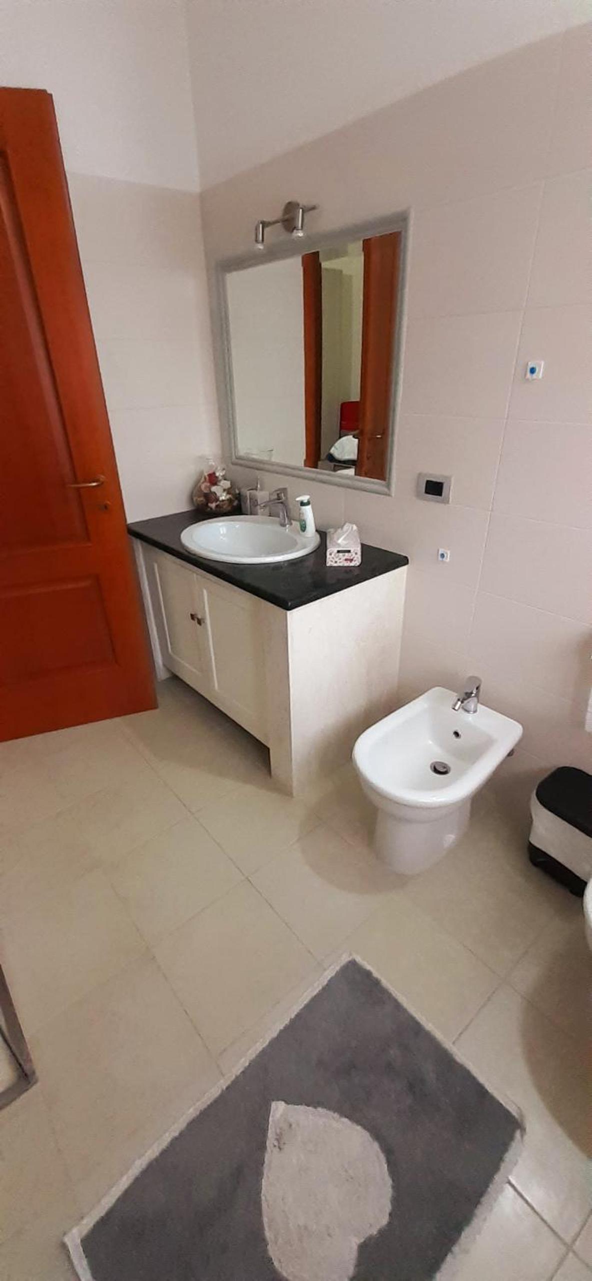 Large Double Room with Private Bathroom photo 3
