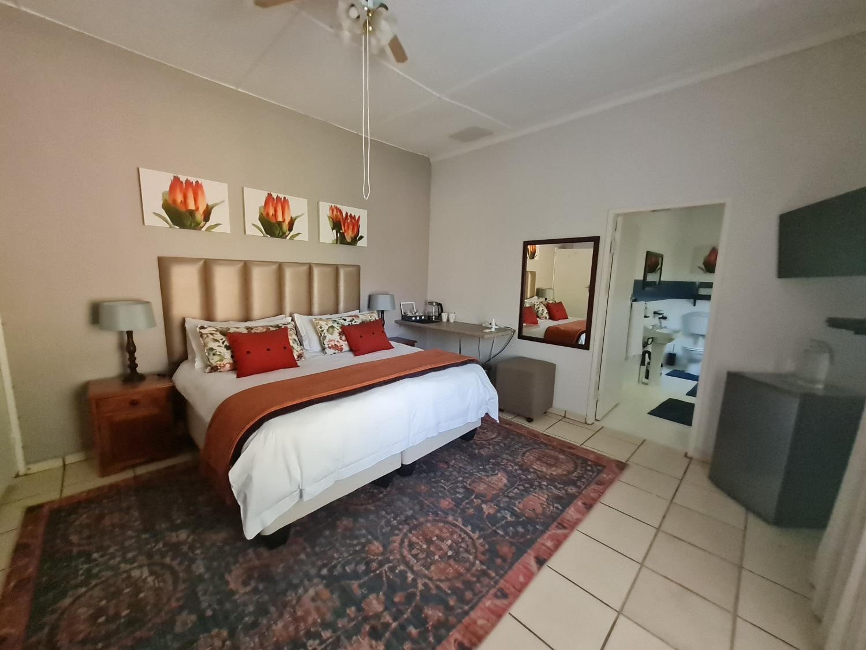 Deluxe Double Room with Bath - Photo 1