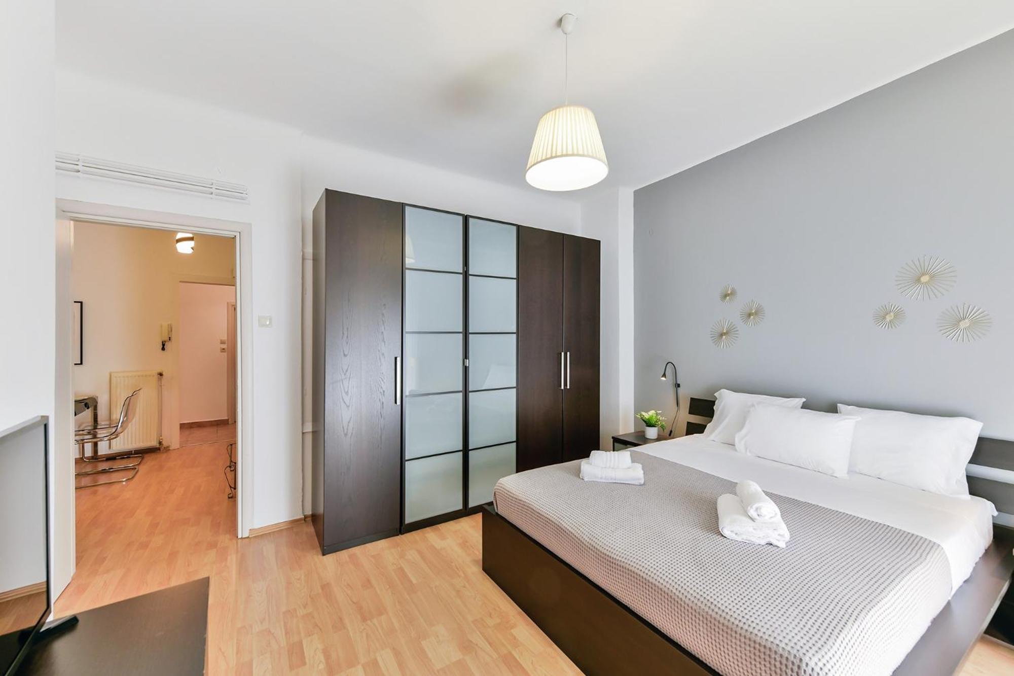 Three-Bedroom Apartment - Photo 25