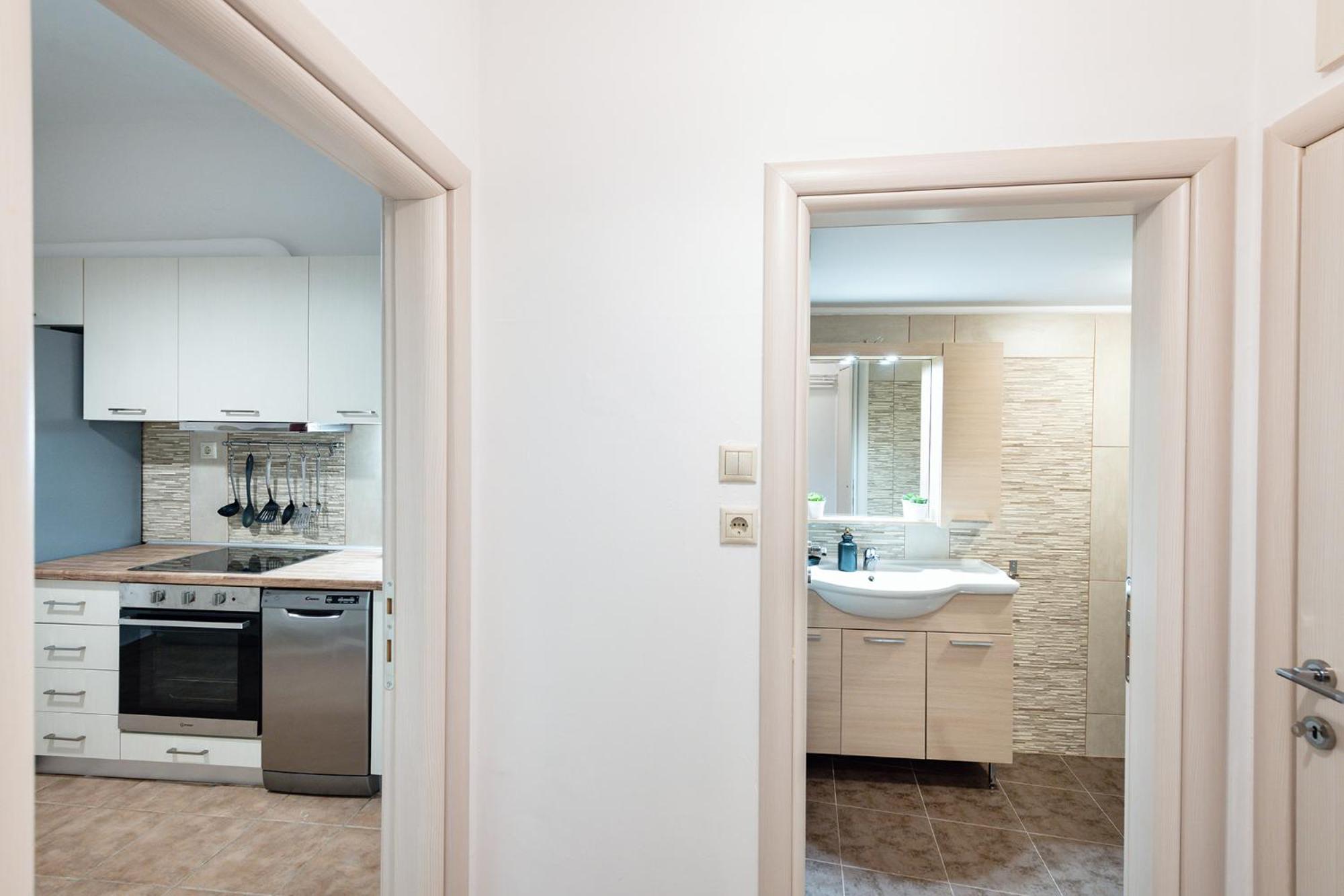 Three-Bedroom Apartment - Photo 31