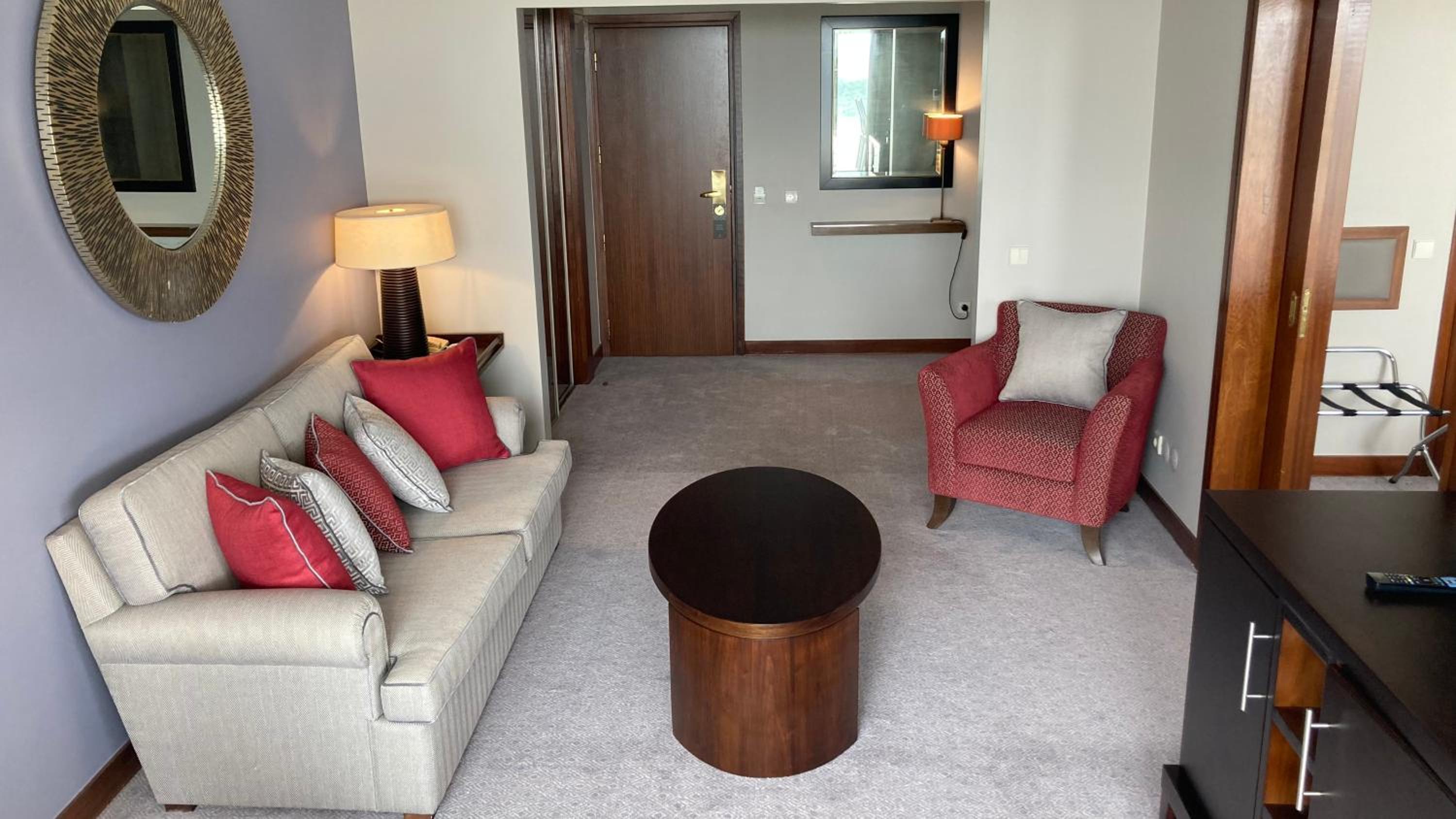 Superior Suite with Queen Bed - Photo 2