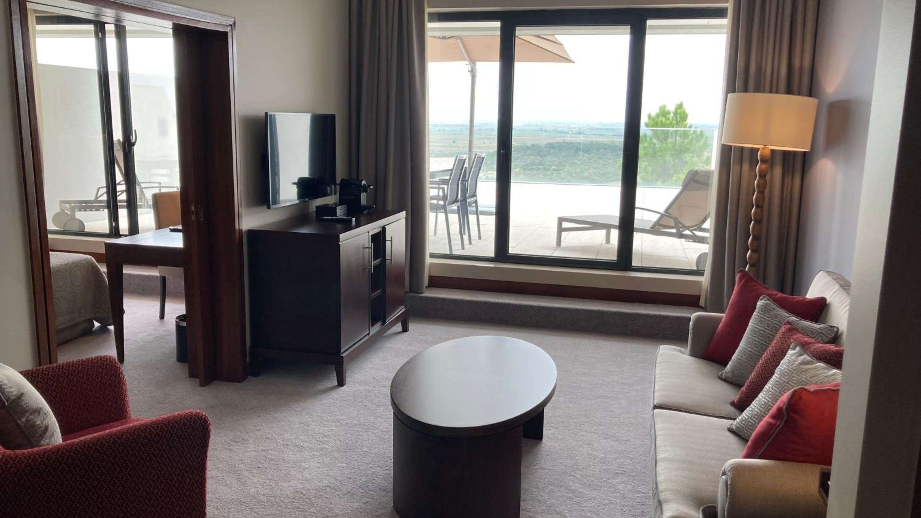Superior Suite with Twin Beds - Photo 2