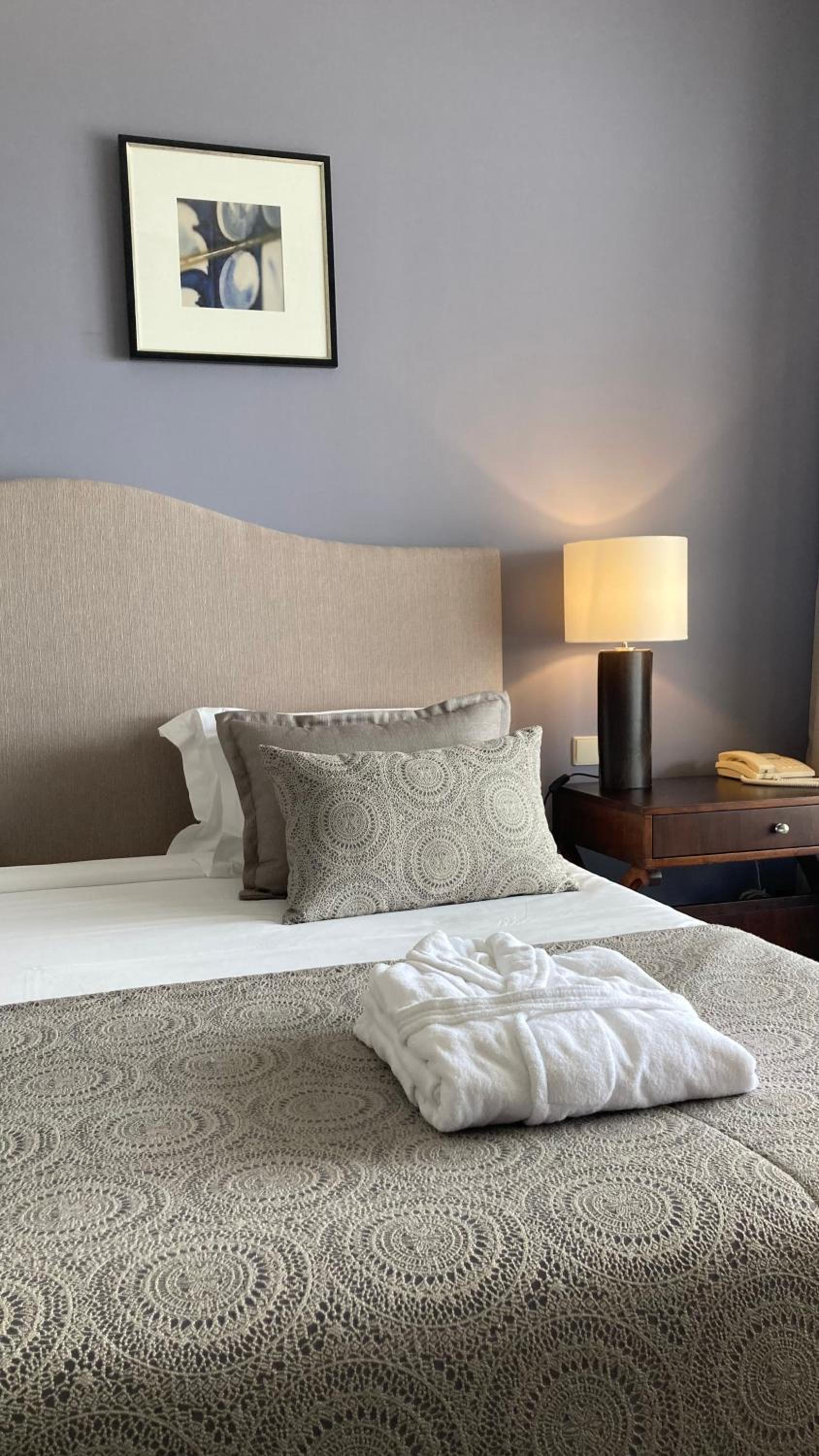 Superior Suite with Queen Bed - Photo 3