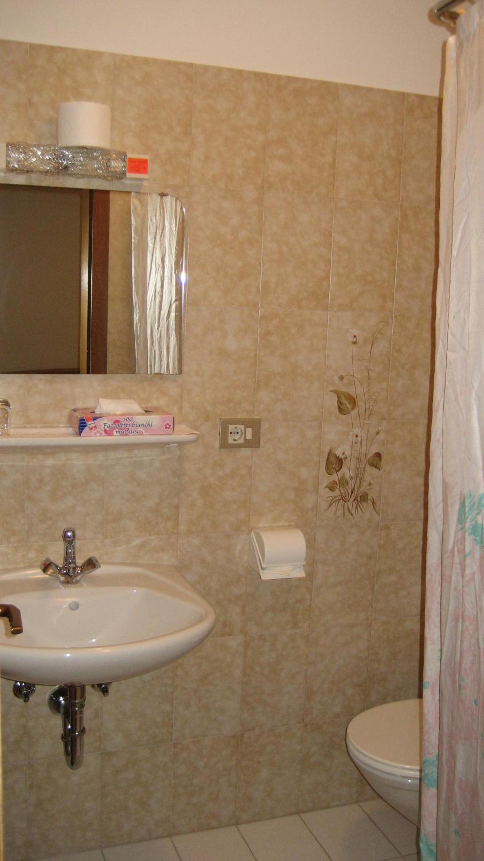 Double Room with Balcony - Photo 14