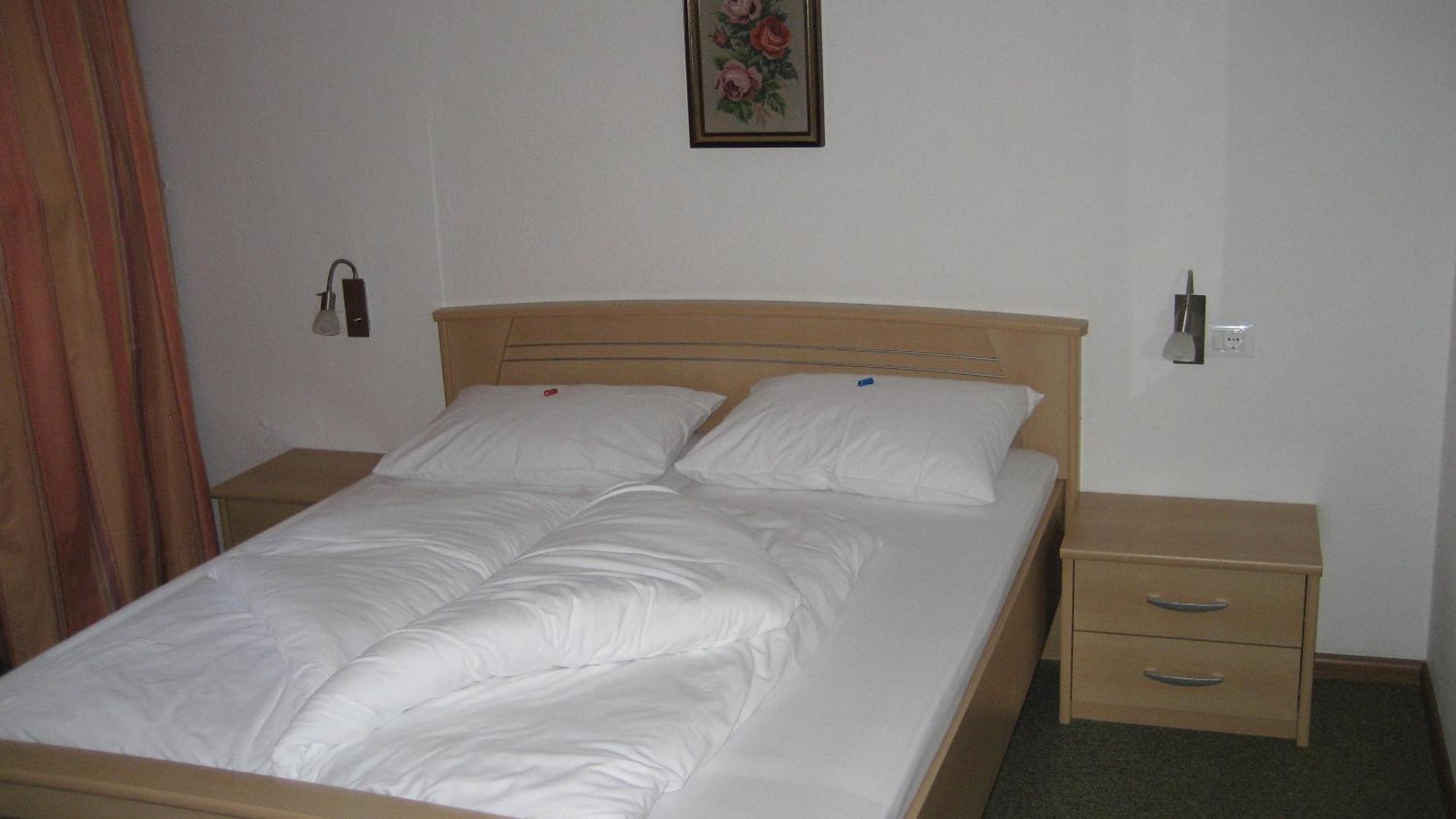 Double Room with Balcony - Photo 9