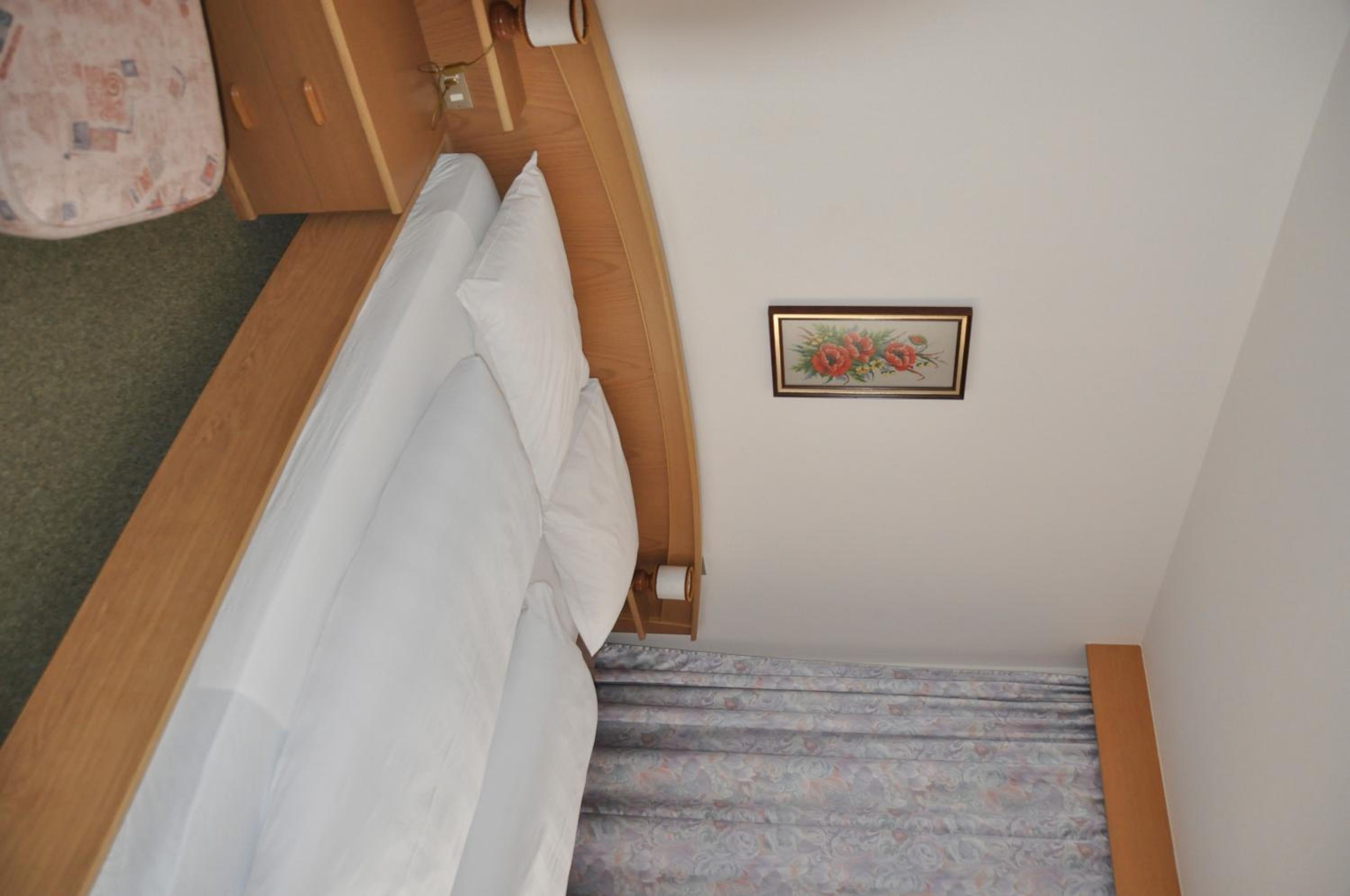 Double Room with Balcony - Photo 11