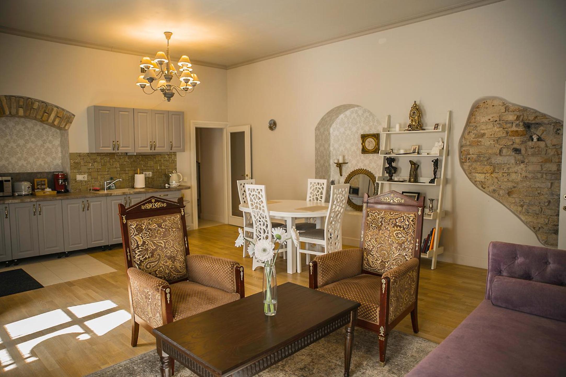 One-Bedroom Apartment