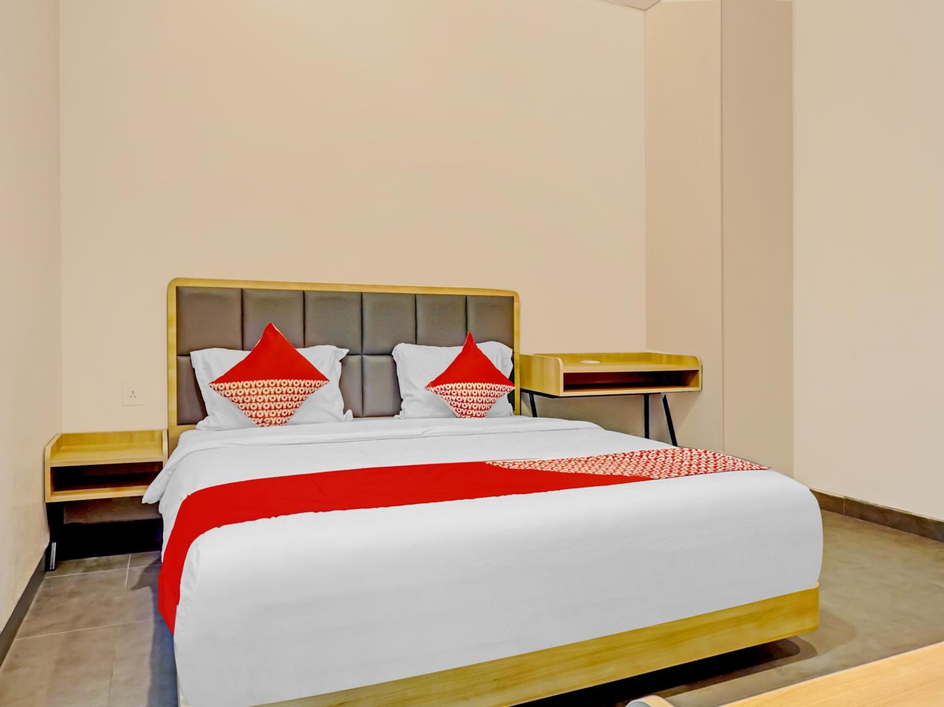 Deluxe Double Room - Photo 16
