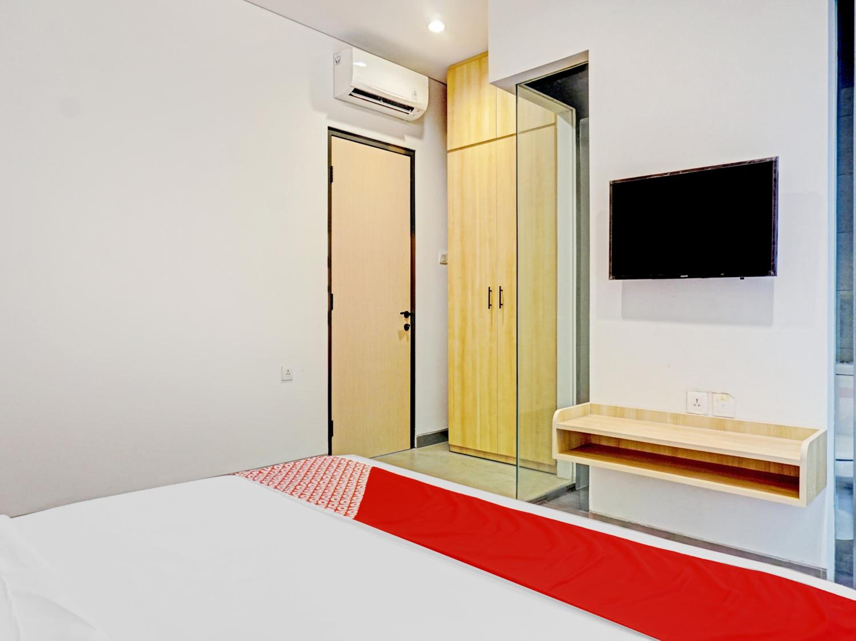 Deluxe Double Room - Photo 13
