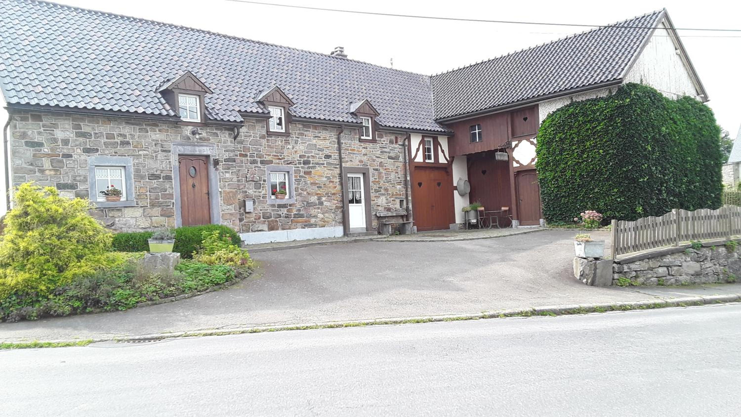 Five-Bedroom House photo 1