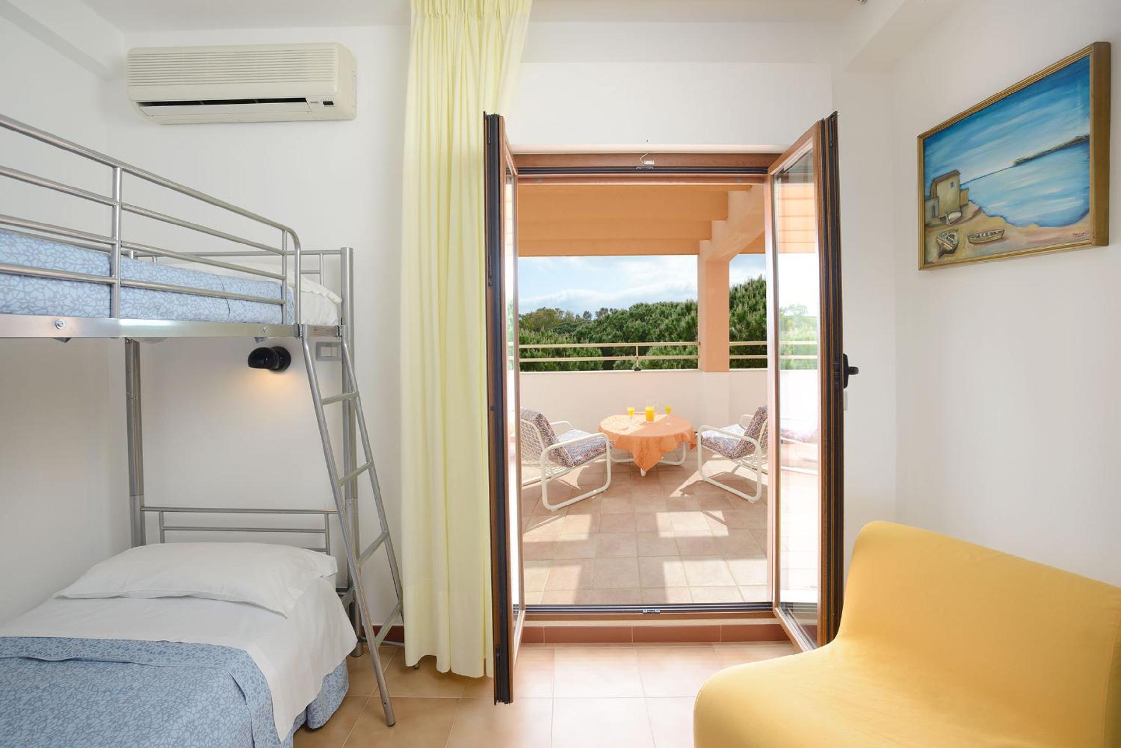 Quadruple Room - Photo 7