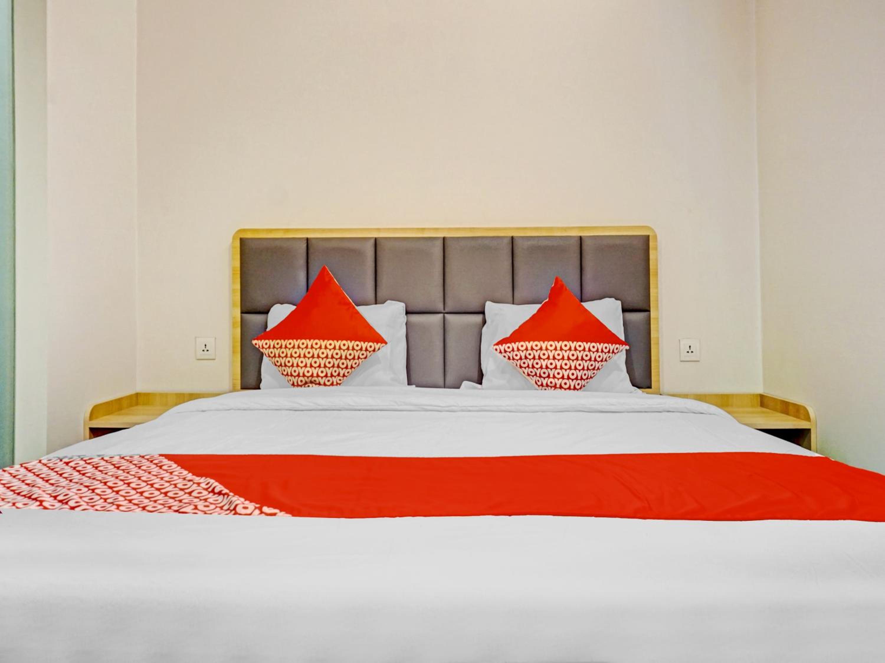 Deluxe Double Room - Photo 9