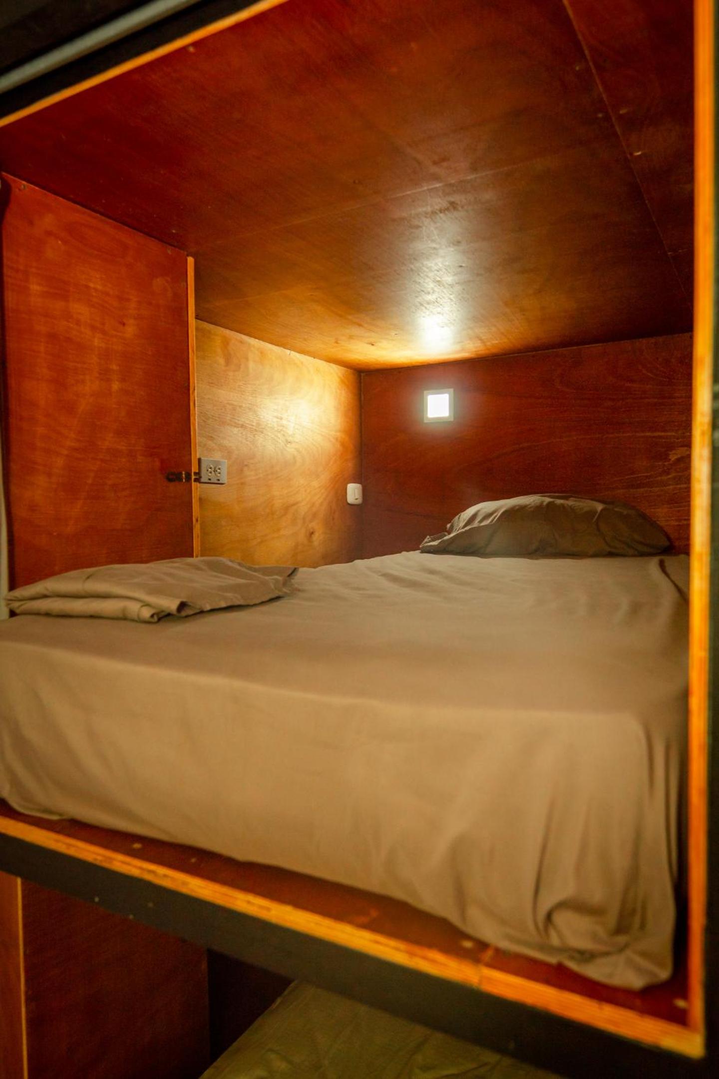 Individual Pod in dorm with Shared Bathroom photo 3