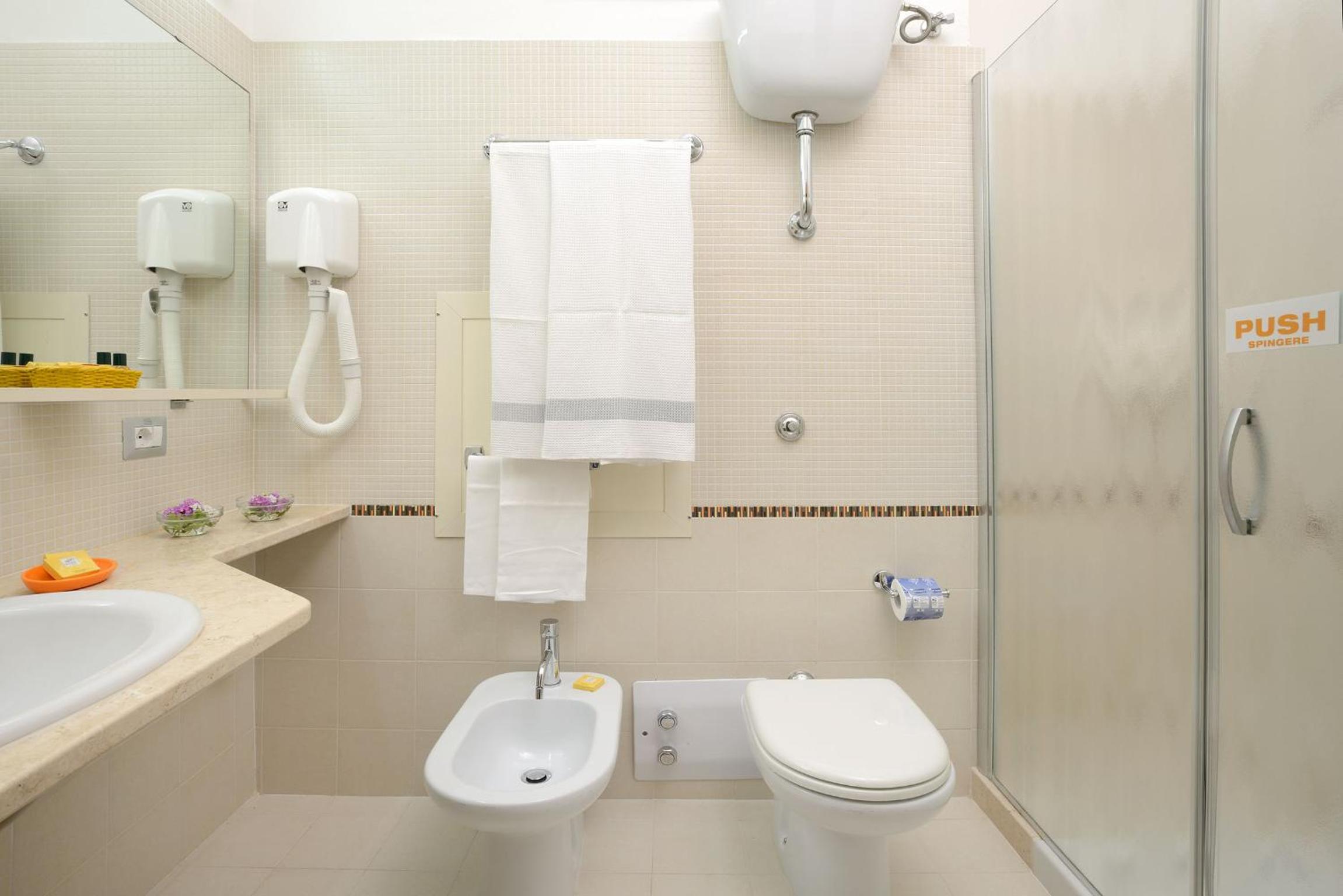Double or Twin Room - Photo 5