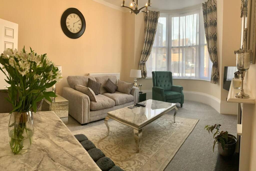 One-Bedroom Apartment - Photo 39