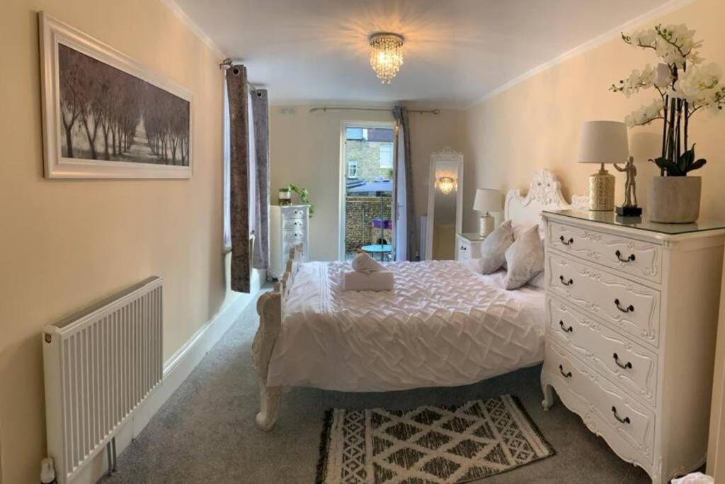 One-Bedroom Apartment - Photo 3