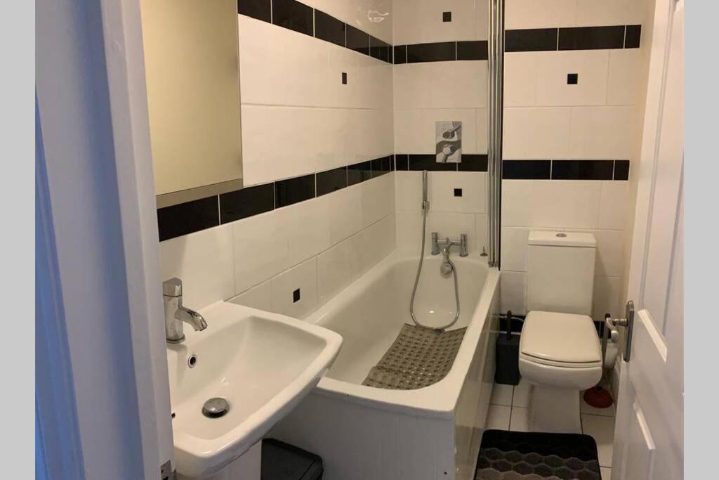 One-Bedroom Apartment - Photo 17