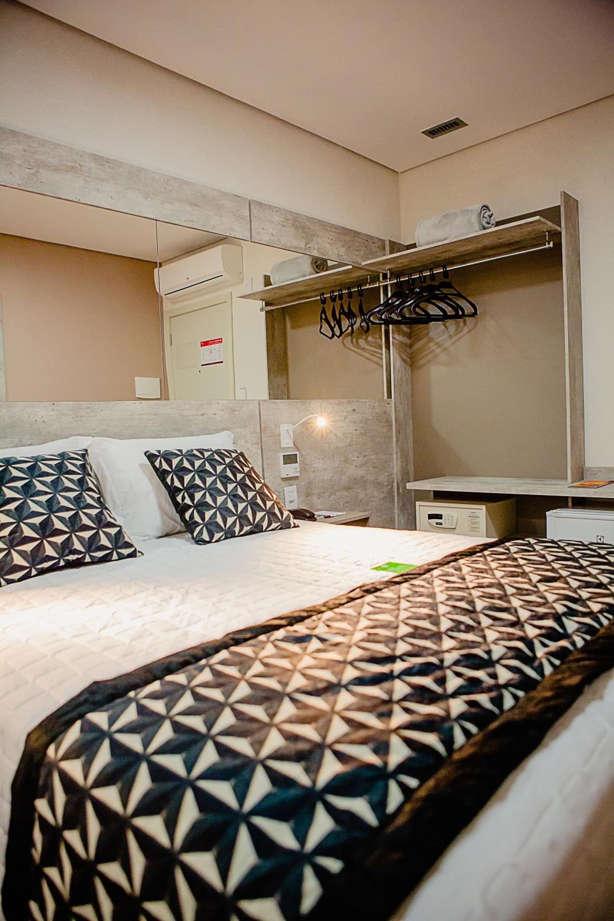 Double or Twin Room with Balcony photo 2