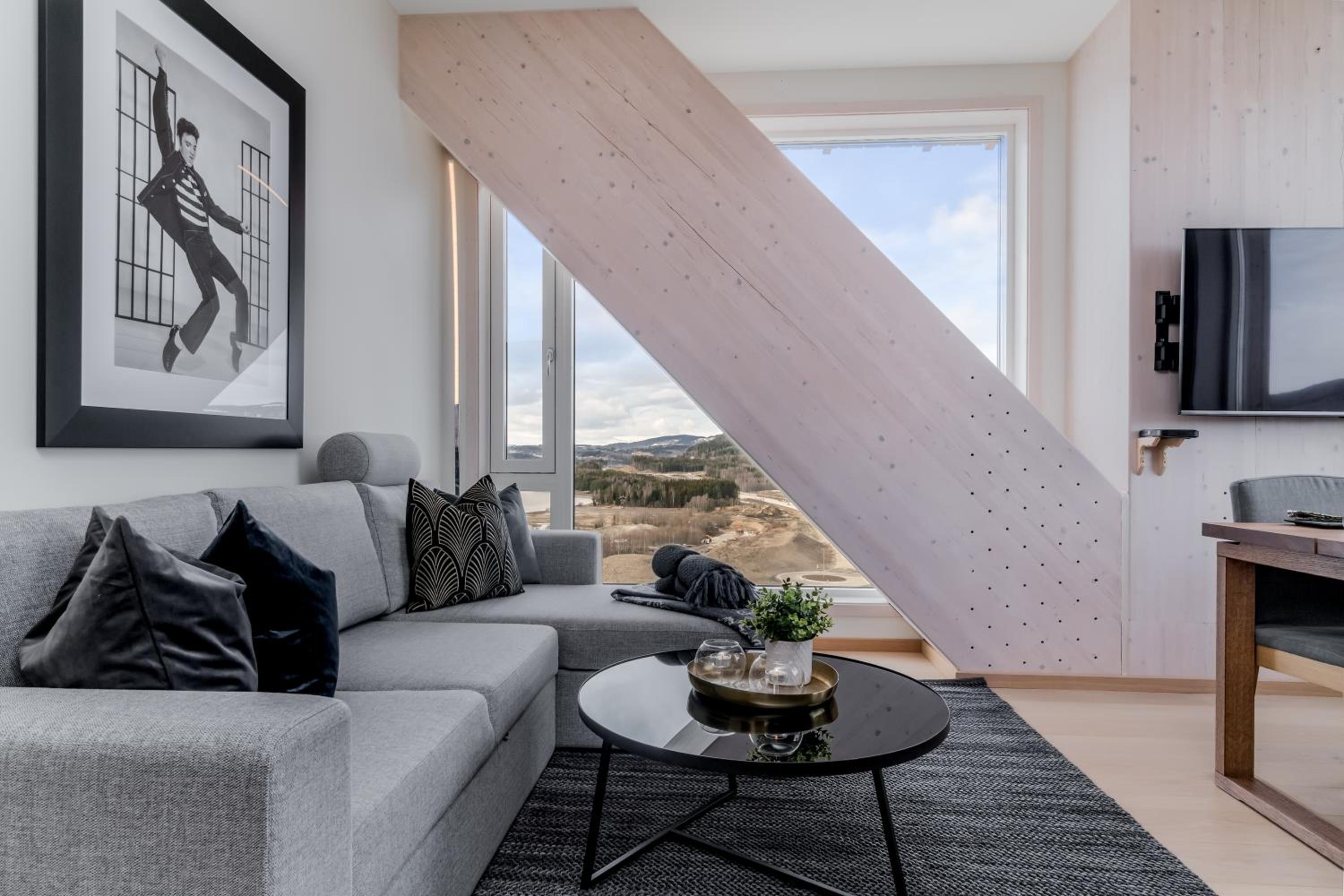 One-Bedroom Apartment - Photo 6