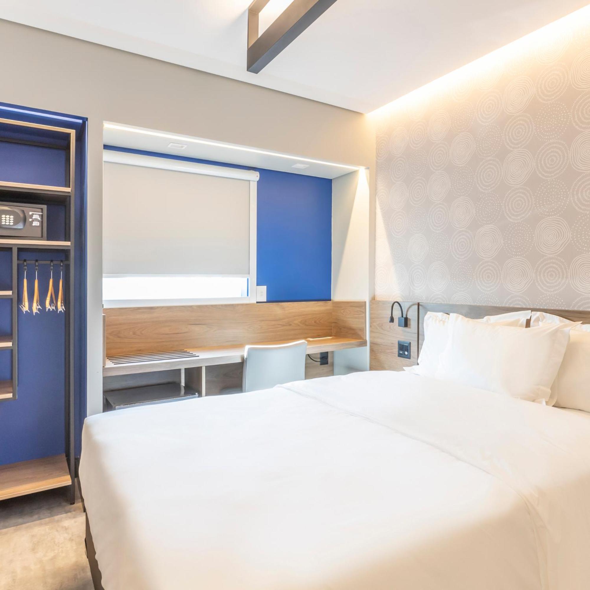 Standard Double - 1 Queen Bed - Photo 1