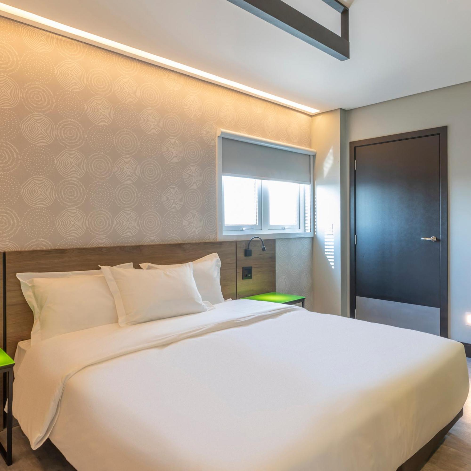 Standard PwD Disability Access - 1 King Bed - Photo 1