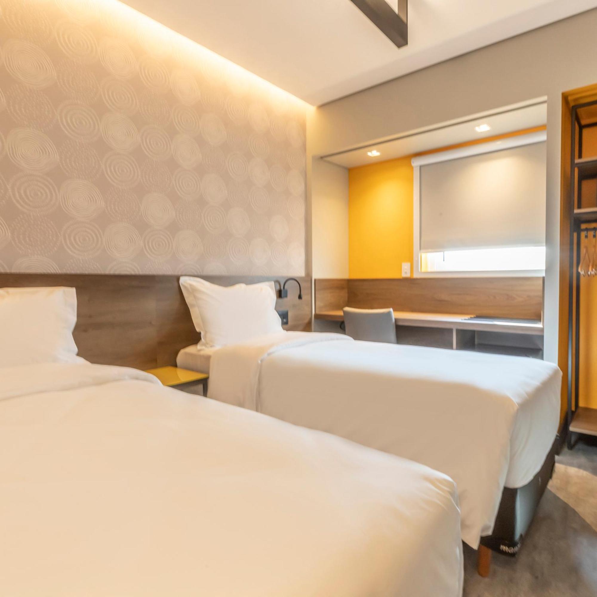 Standard Twin - 2 Single Beds - Photo 2