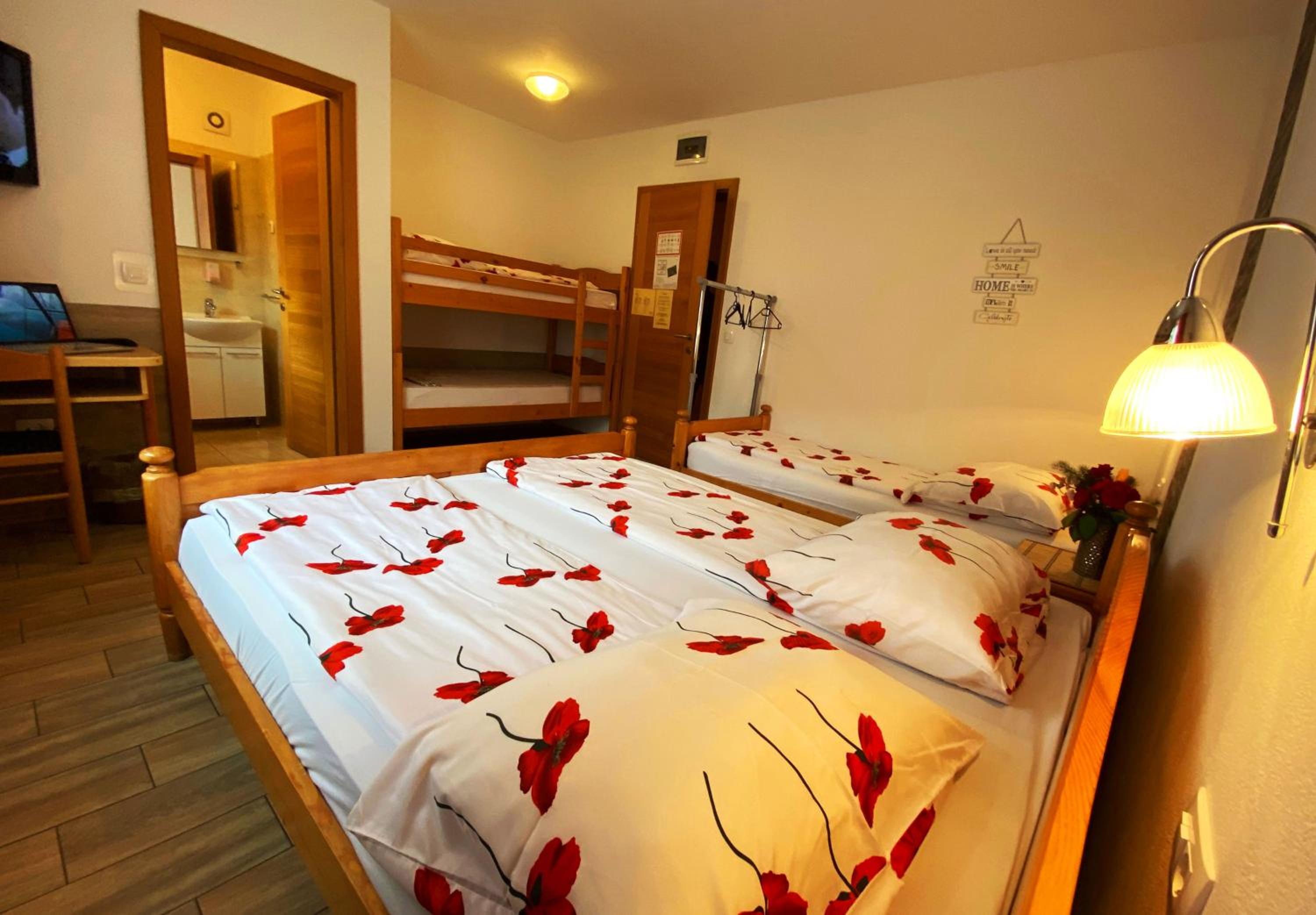 Quadruple Room - Photo 3